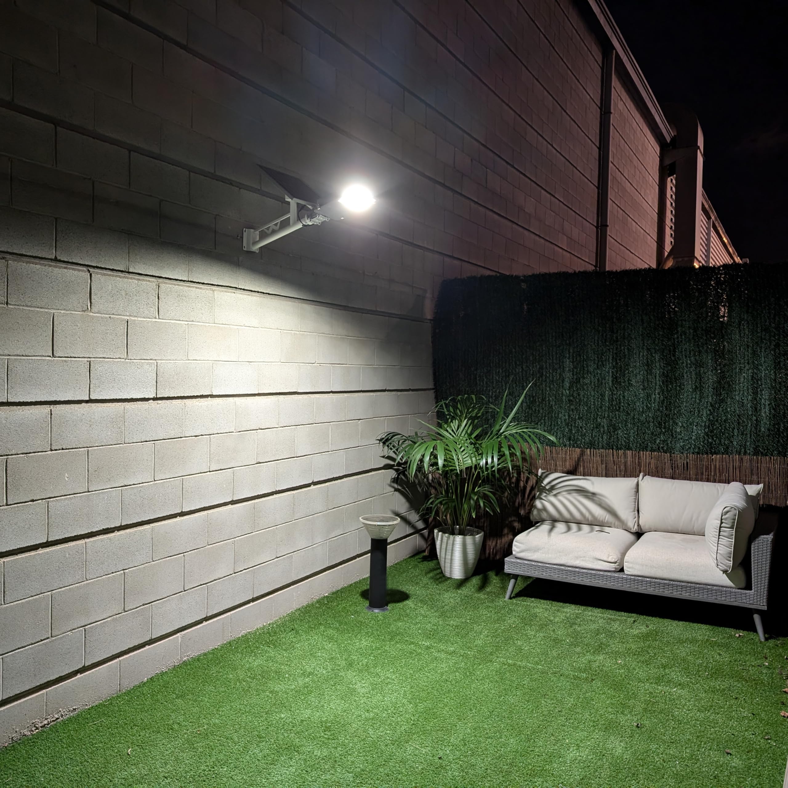 Farola Solar 60W, Foco LED Exterior, Panel Solar Orientable, Control Remoto, Sensor de Movimiento (60 Vatios, Luz Neutra 4000K)