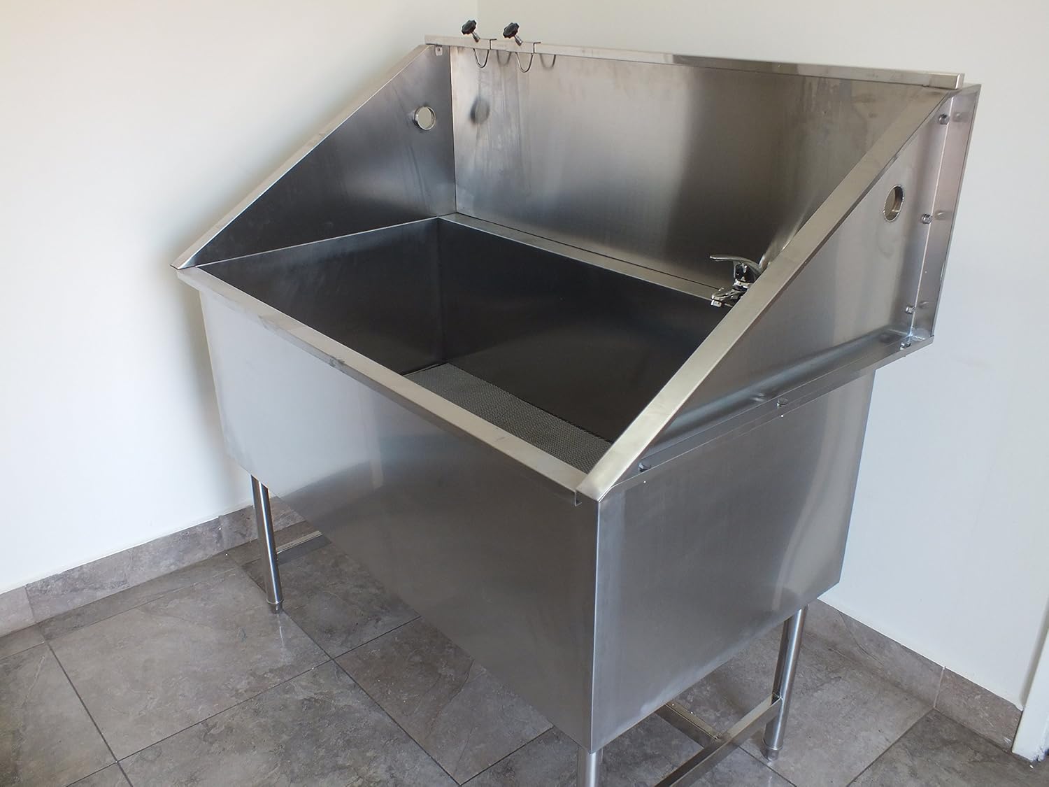 Stainless steel bath tub
