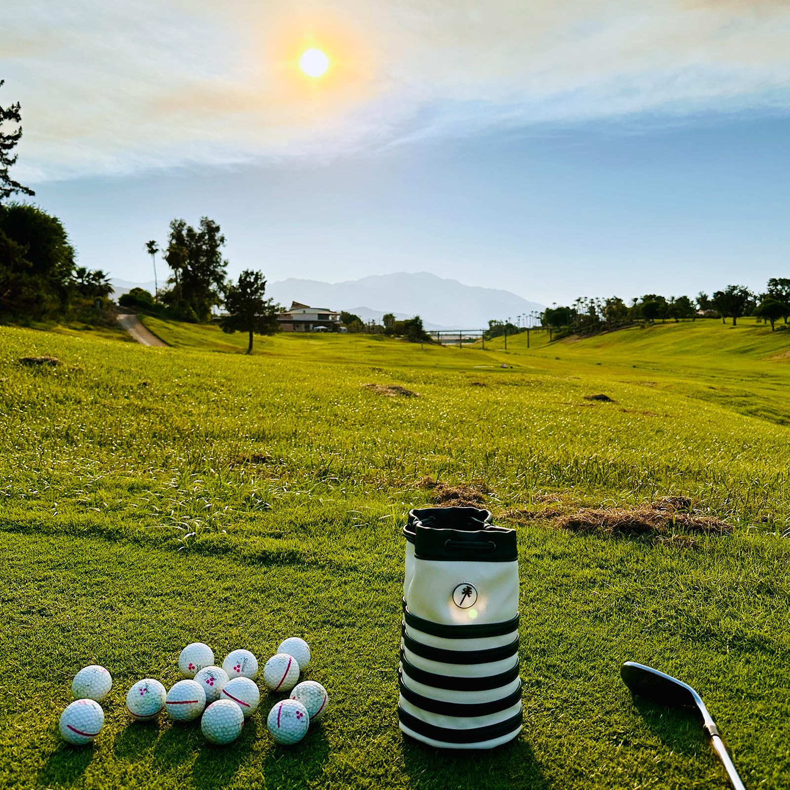 PINKTEE Golf-Wertsachen-Tasche, Leder Golfballsack, Eimer-Taillendesign mit abnehmbarem magnetischem Ballmarker für Männer und Frauen