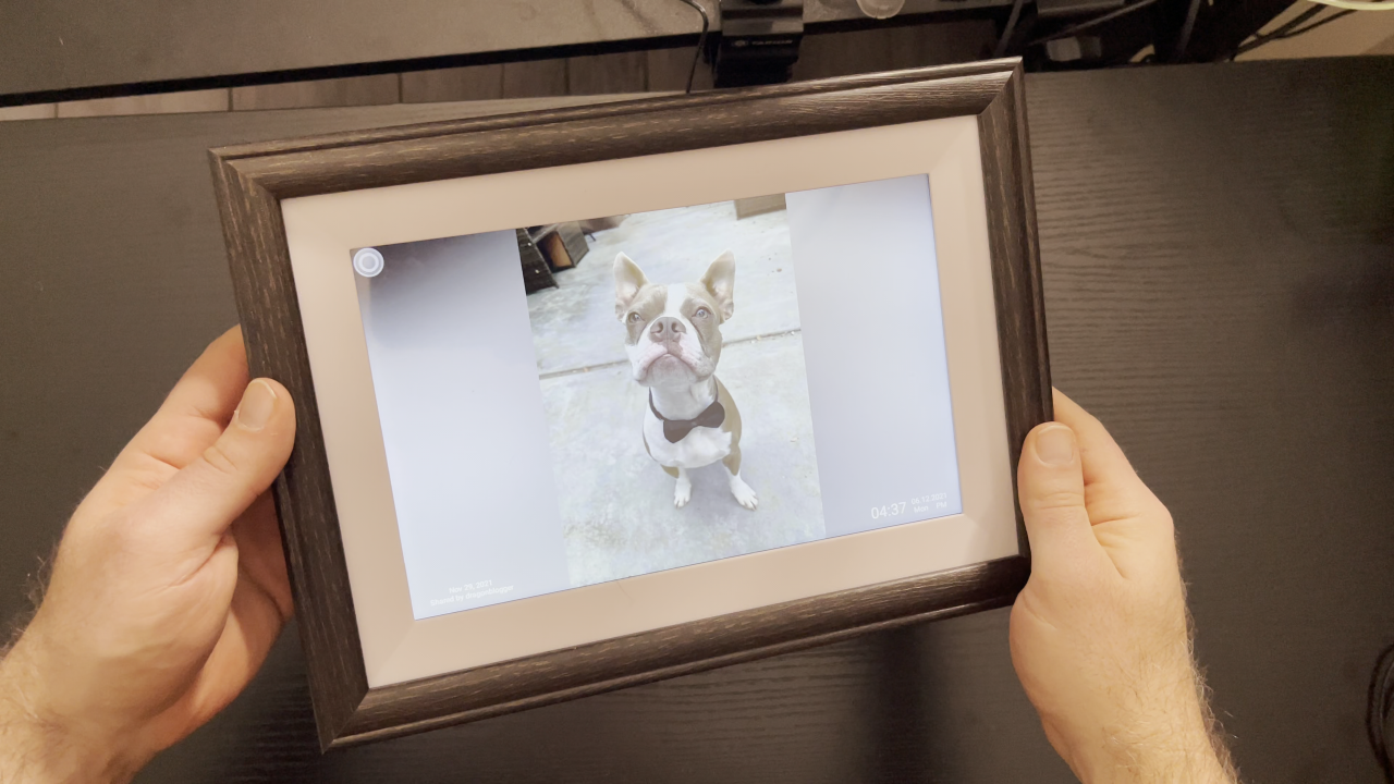 Showcasing Pastigio Digital Photo Frame with Instant Share