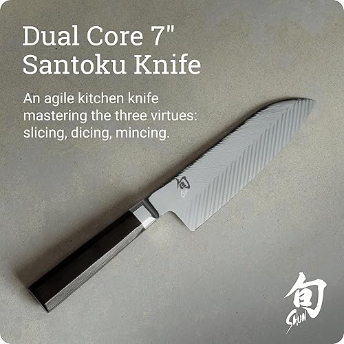 Vista 2 de Shun Cuchillo Santoku de doble núcleo de 7" con Saya