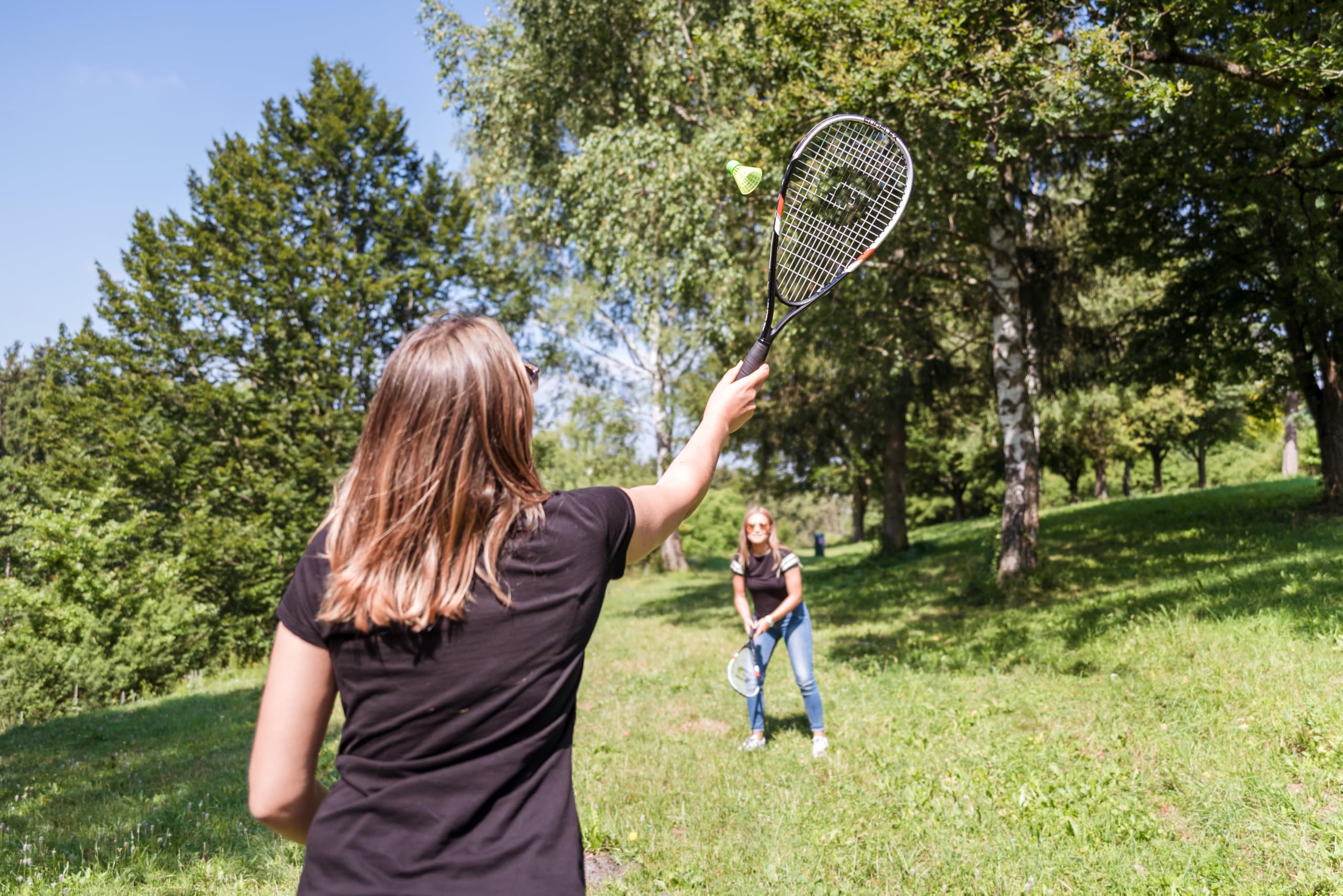 Sunflex® Badminton Sonic Speed Set II Badminton - Unisex - Erwachsene - Federball - Schläger Set - Racket - Windstabile Bälle - für Park, Strand, Wiese - mit Tasche