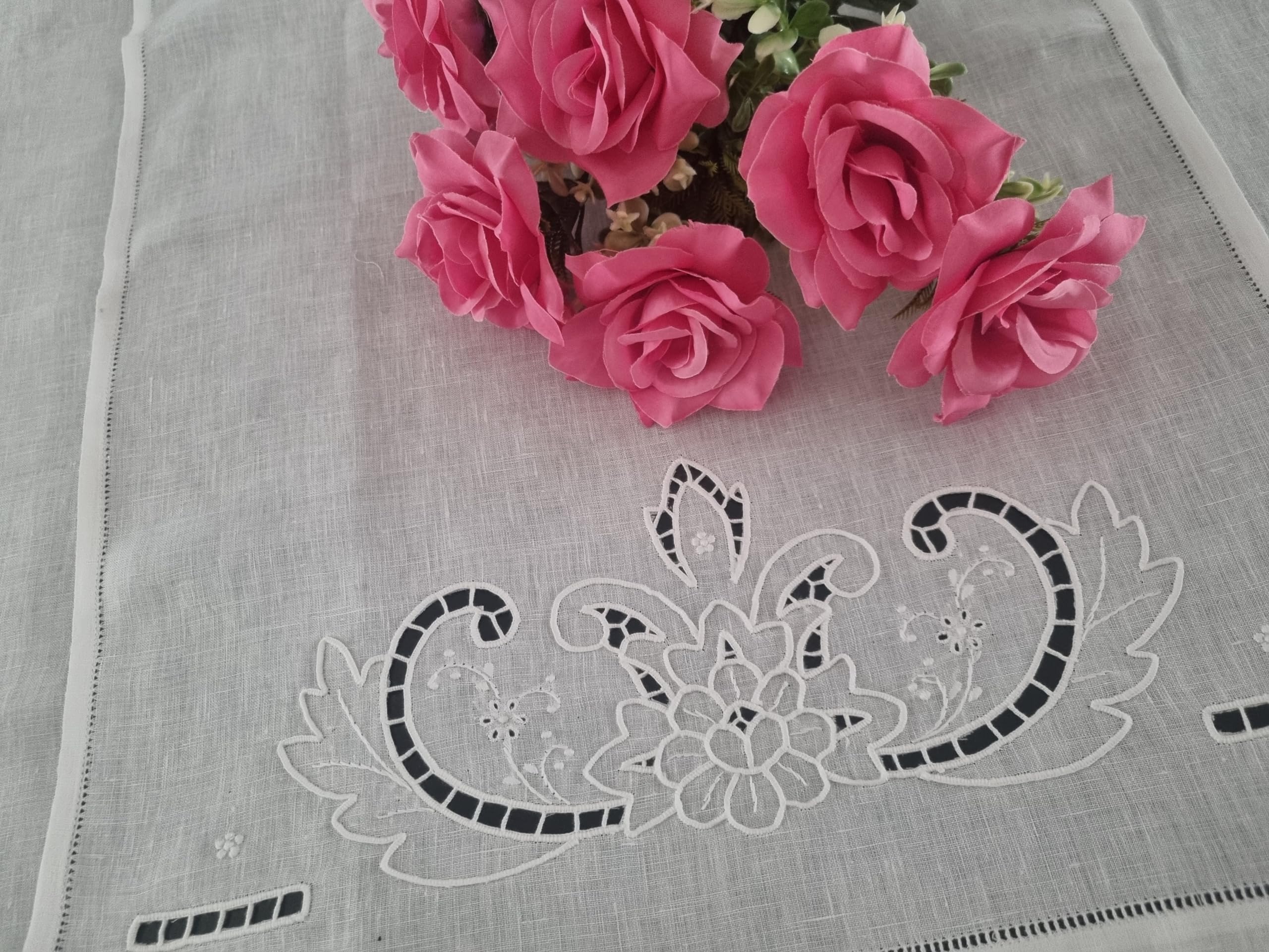 Asciugamani in lino 100% con ricamo Intaglio a mano