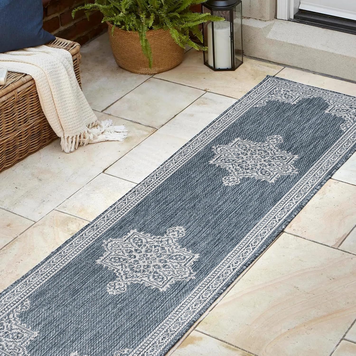 JONATHAN Y Vintage Medallion Indoor Outdoor Runner Rug 2X8 Blue/Cream, Arden Casual for Backyard, Patio, Porch, Easy-Cleaning, High Traffic, Pet-Friendly, Non-Shedding (SMB300C-28)