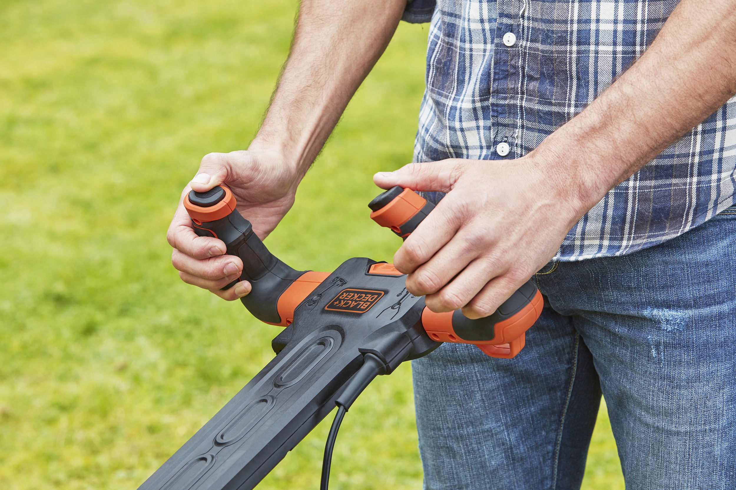 BLACK+DECKER Kosiarka przewodowa 1400W, elektryczna kosiarka 34 cm, 6 regulowanych wysokości 20, 30, 40, 50, 60 i 70 mm, kosiarka z 3-pozycyjnym uchwytem EASYSTEER BEMW461ES-QS