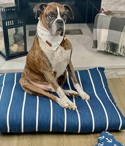 Vista 2 de Sammy's Sew Shop Yacht Club - Bandana para perro, patrón náutico blanco y azul, lazo trasero, tela de calidad de tapicería premium, diseño único