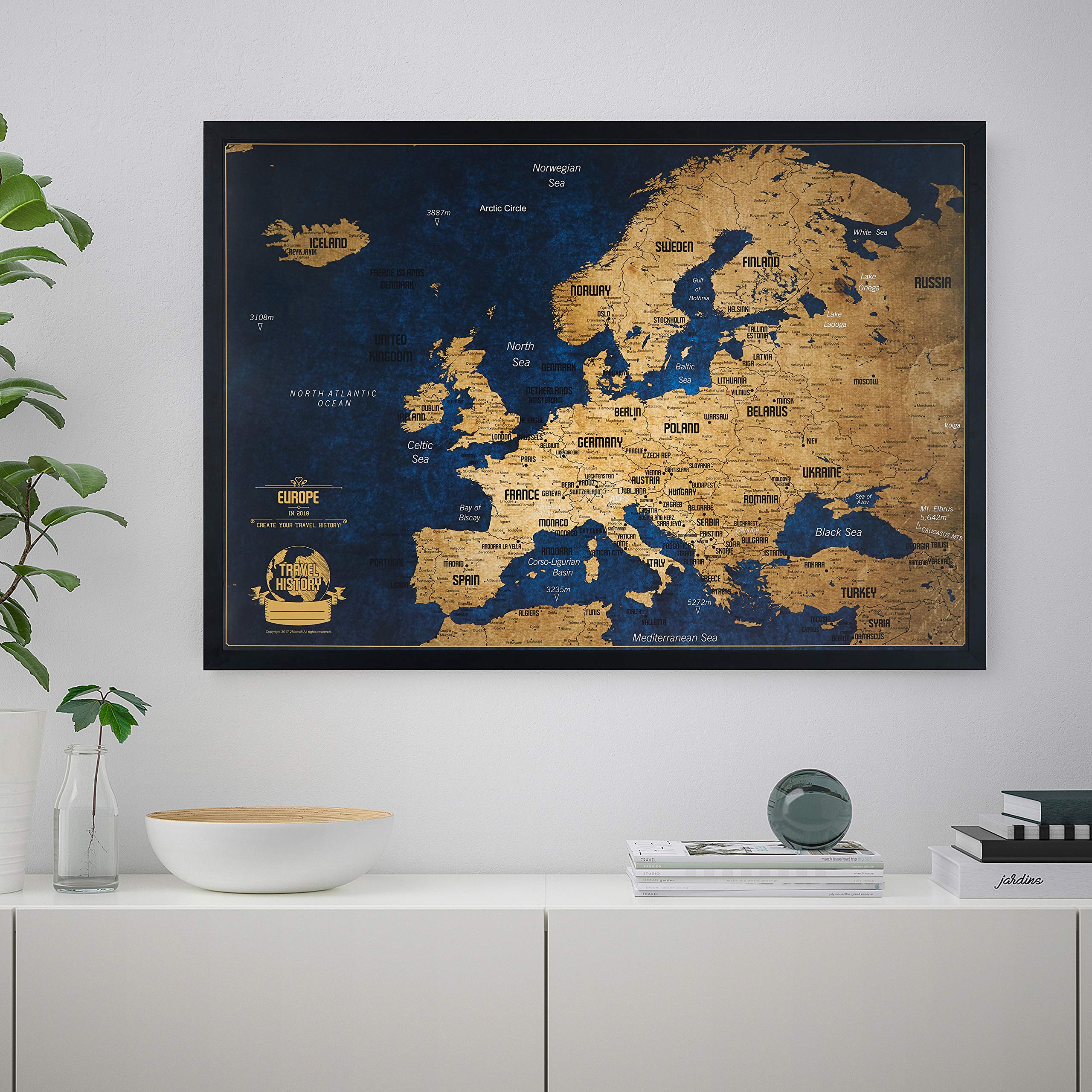 2Maps Europakarte Pinnwand mit farbigen Stecknadeln - Bonus 100 Pins, Abenteuer Karte mit Rahmen, Personalisierte Karten mit Originalfarben, Hergestellt in der EU, 43x3x53 cm, Natürlicher Holzrahmen