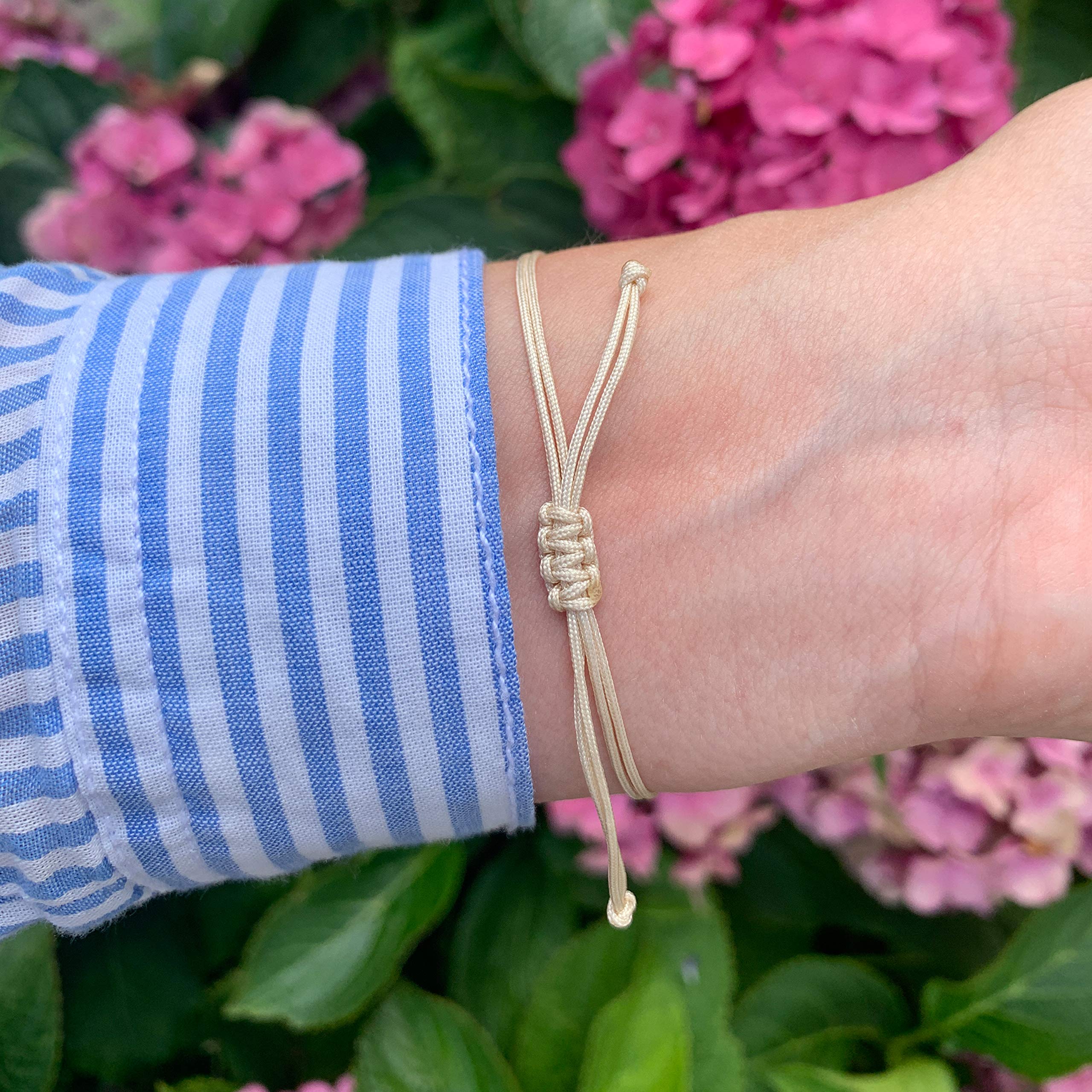 Selfmade Jewelry Armband Damen Kleeblatt Gold Handgemachter Glücksbringer mit Klee Größenverstellbar Inkl. Geschenk-Verpackung