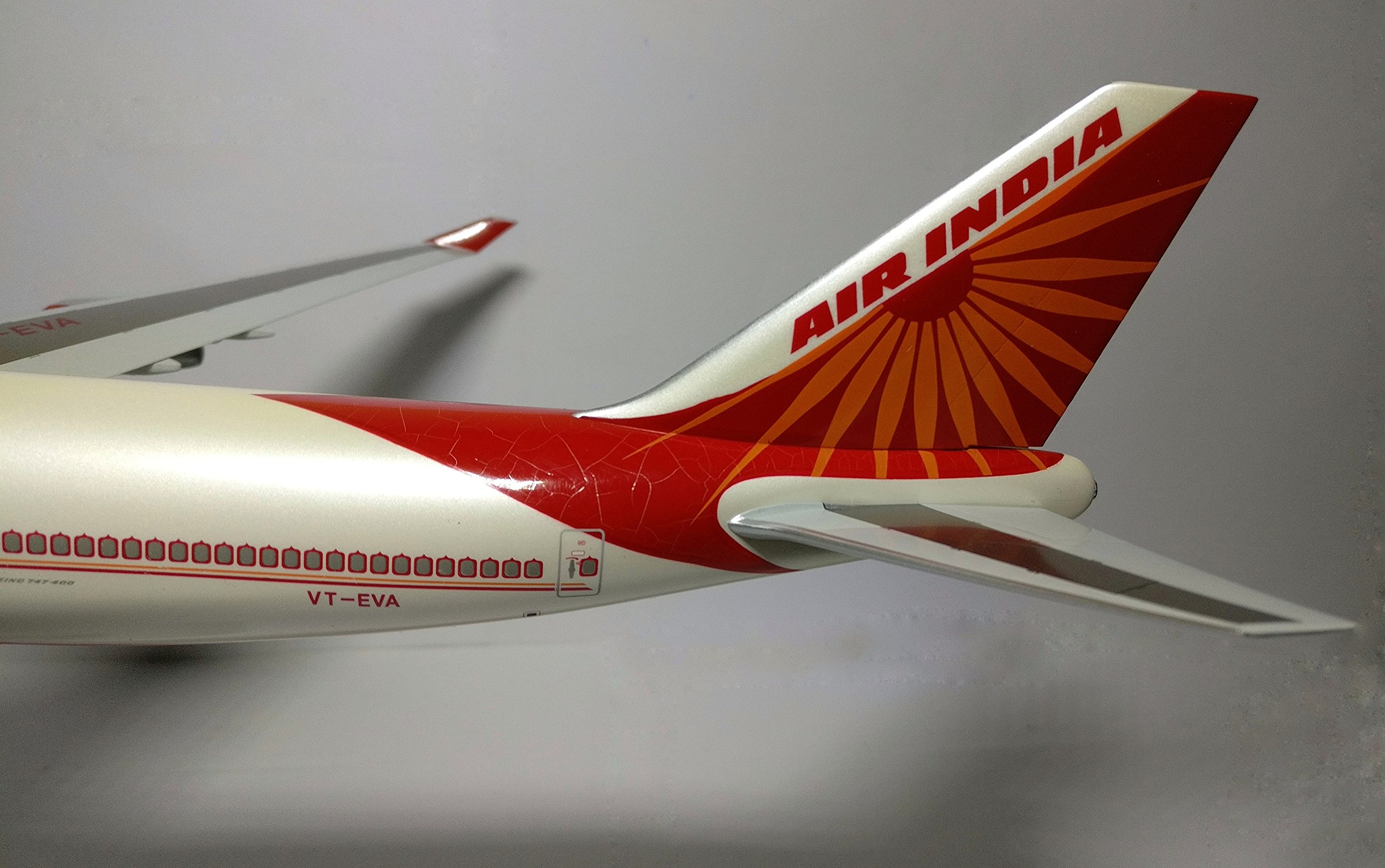 Hogan Wings 1: 200 Scale Boeing 747-400 Air India with Stands and