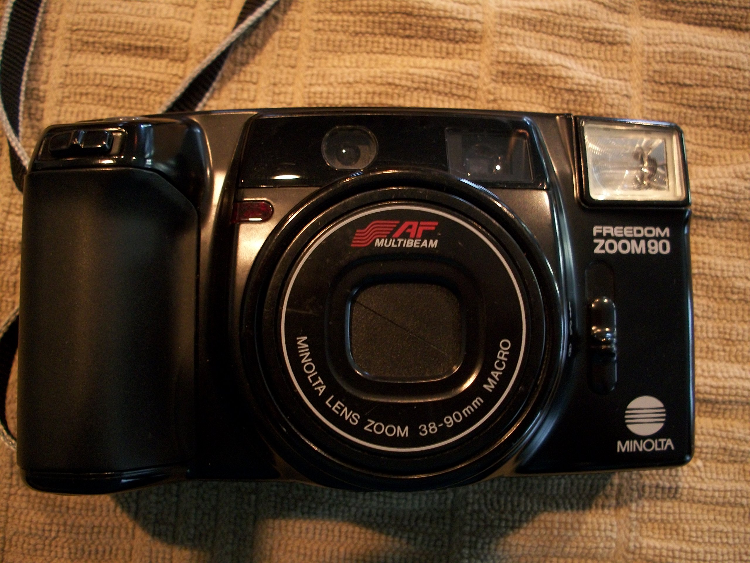 Minolta Freedom Action Zoom 90 Film Point and Click Camera 38 to 90mm