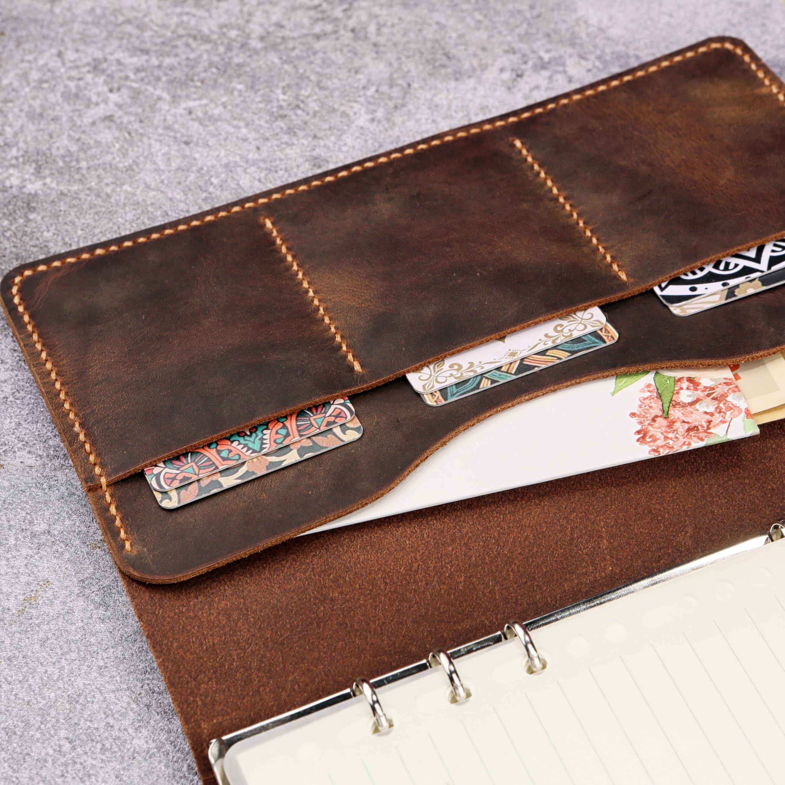 D&M leather studio Leder Notizbuch A5 – Handgefertigtes Ringbuch & Tagebuch, Leicht & Kompakt, Nachfüllbar Kalender Organizer mit Doppeltem Stifthalters, Bullet Journal Notizbuch