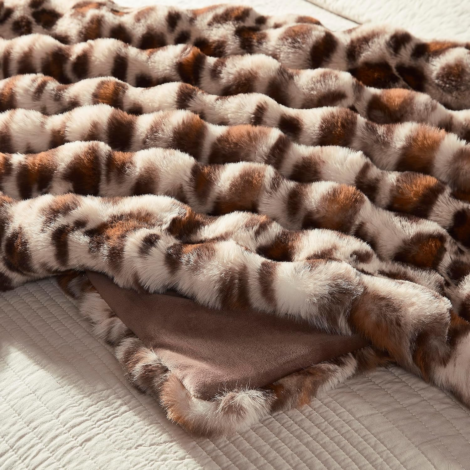 WDCOZY Cheetah Leopard Print Bubble Throw Blanket, Luxury Faux Rabbit Fur Mink Plush Throw for Couch, Sofa and Bed, Soft Fluffy Fuzzy Cozy Blanket for Women, Thick and Warm, 50x60 inches, 950 GSM
