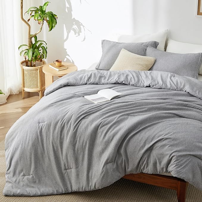 Bedsure Oversized Queen Comforter Set - Dark Green Soft Bedding for All Seasons, Cationic Dyed Bed Set, 3 Pieces, 1 Oversized Queen Size Comforter (98"x98") and 2 Pillow Shams (20"x26"+2")