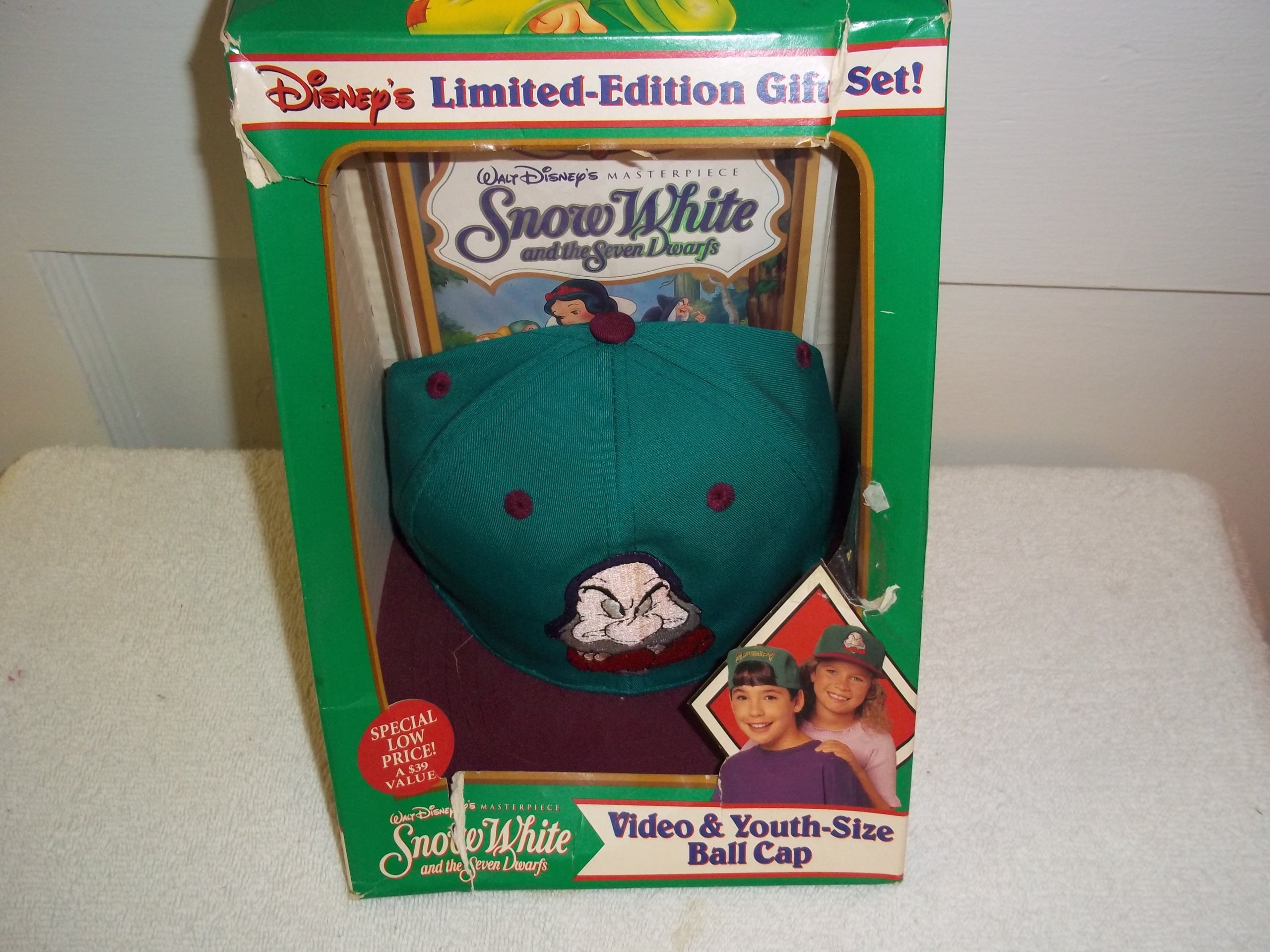 Snow White W/Grumpy Baseball Cap [VHS]