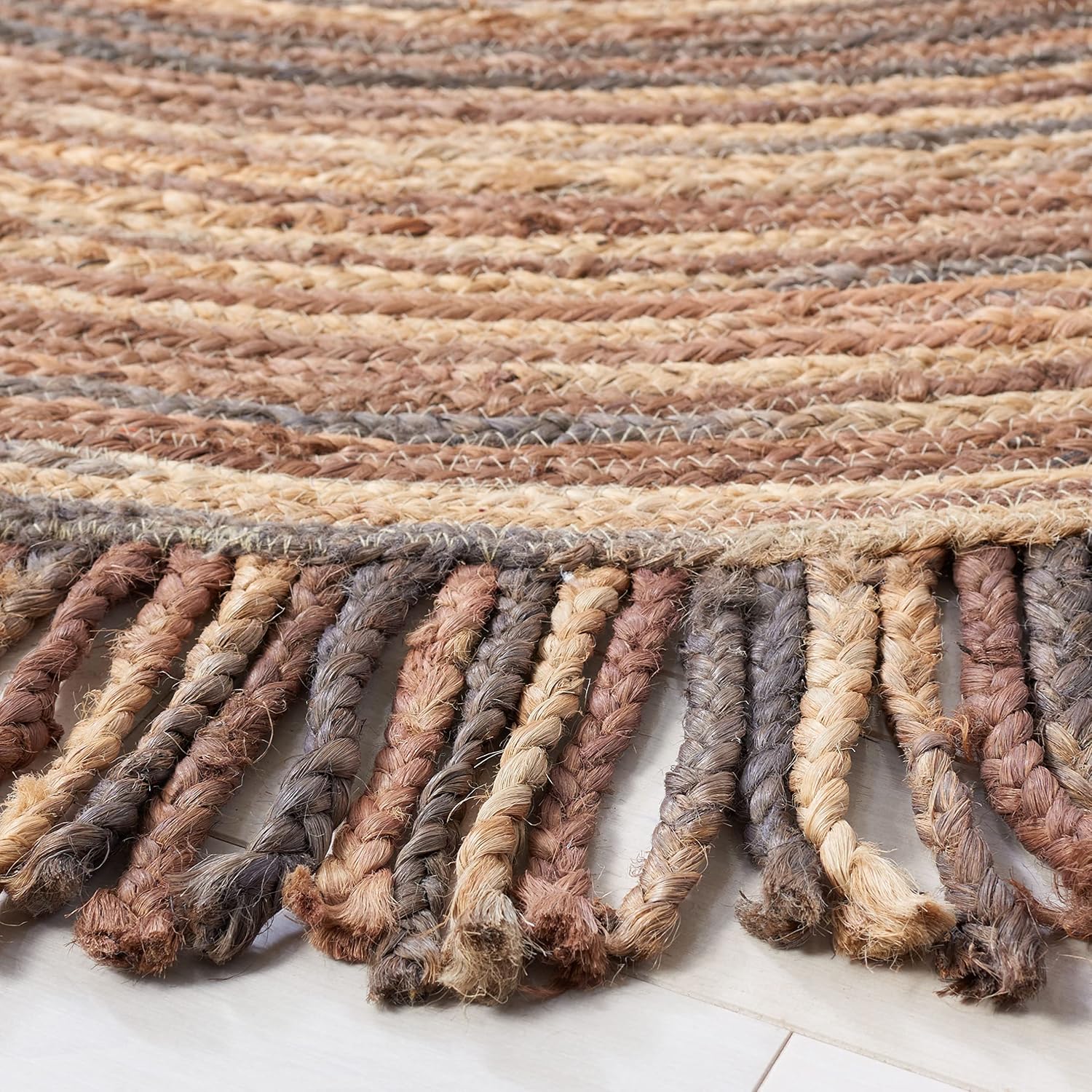 SAFAVIEH Braided Collection Area Rug - 6' Round, Silver & Ivory, Handmade Jute Fringe Jute, Ideal for High Traffic Areas in Living Room, Bedroom (BRD259G)