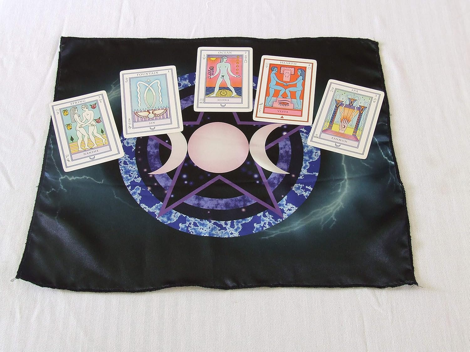 Altar Cloth or Tarot Mat - Dark Pentacle with Triple Moon - Pagan or Wicca Altar or Tarot Cloth for Rituals, Tarot Readings & Fortune-telling