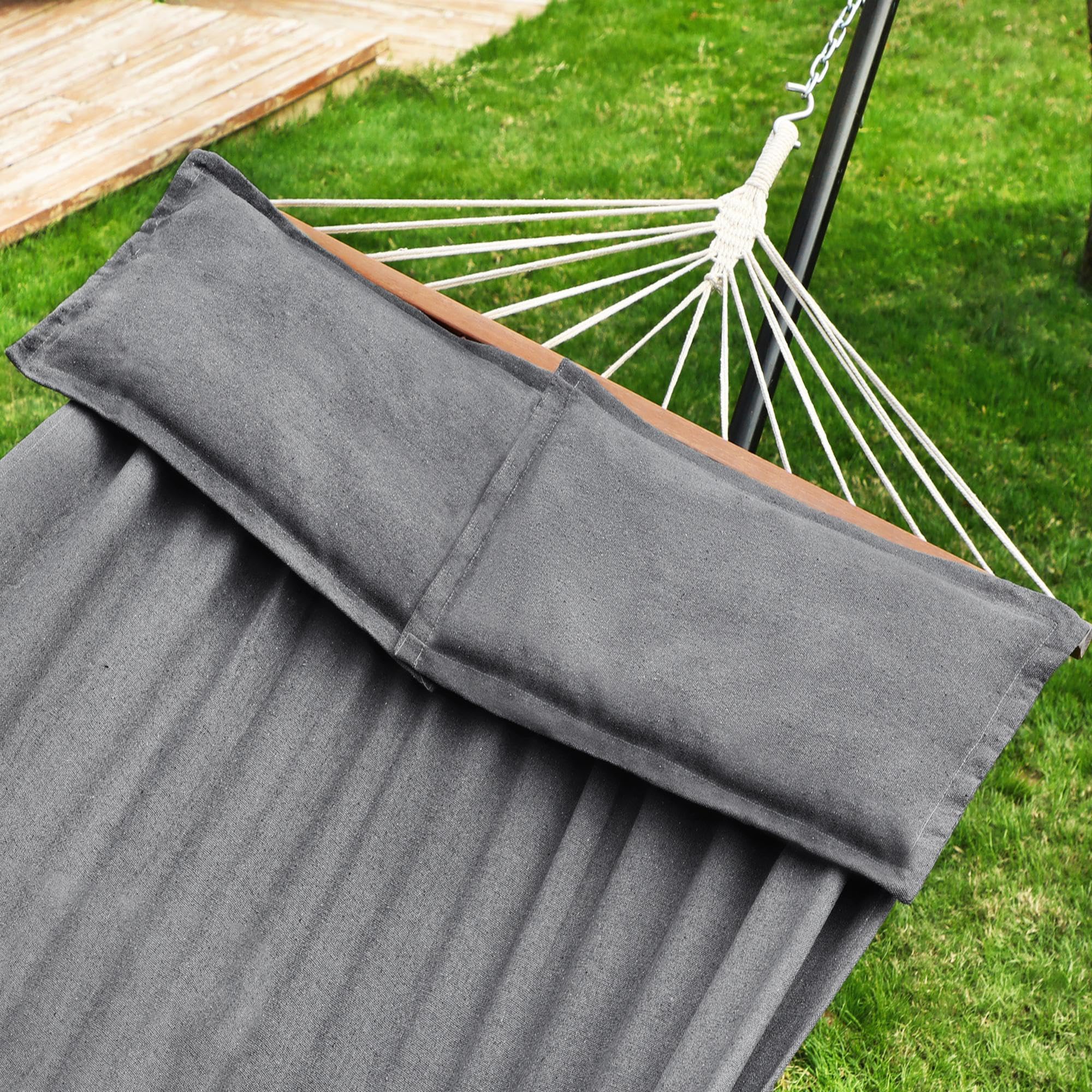 SONGMICS Hängematte, Outdoor, mit 2 Holzstangen, mit 2 Kissen, bis zu 300 kg belastbar, 210 x 150 cm, grau GDC022G01
