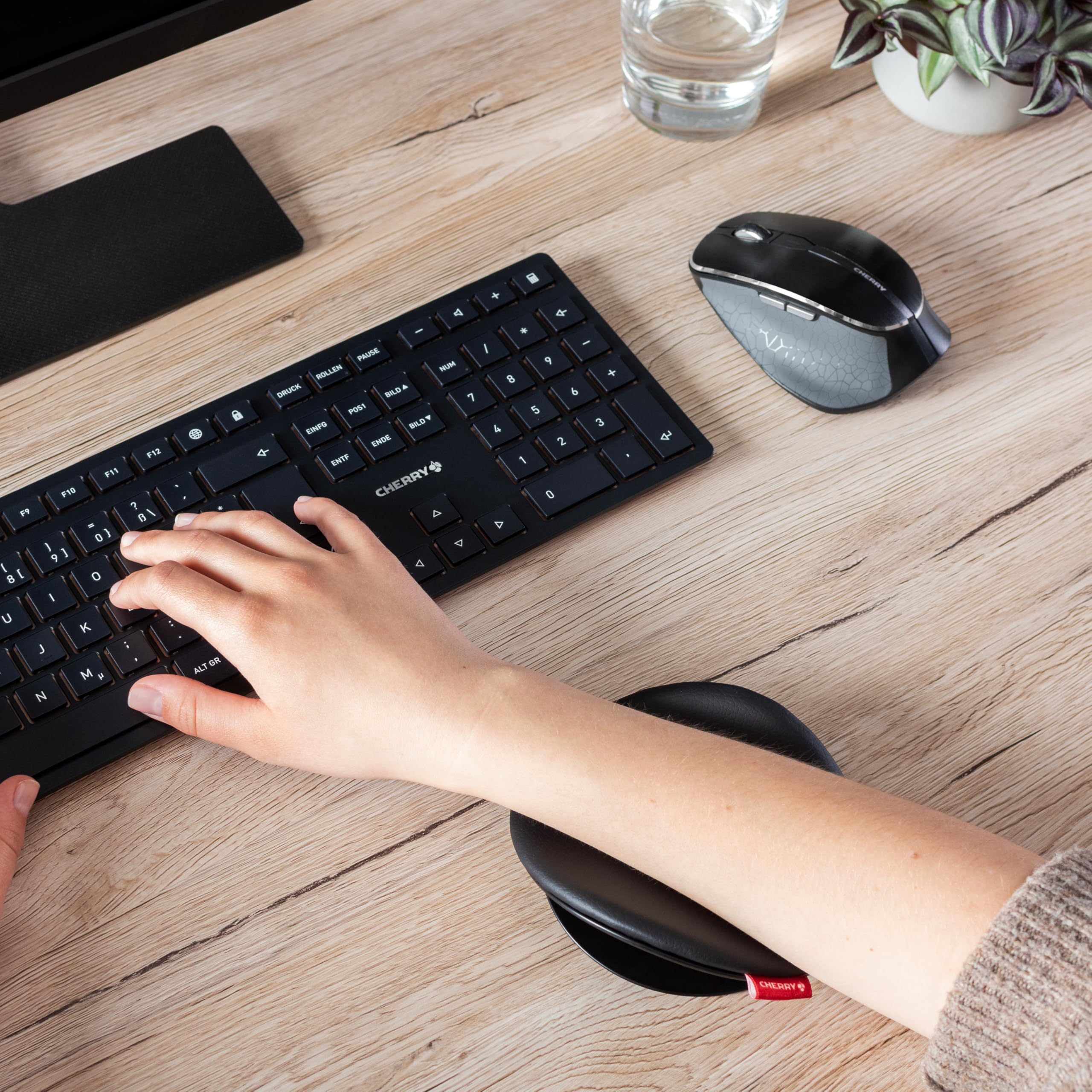 CHERRY SLIDEPAD ERGO, Apoyabrazos deslizante, Reposabrazos ergonómico para el escritorio, Utilizable para ratón y teclado, Certificado IGR, 1 almohadilla, Negro