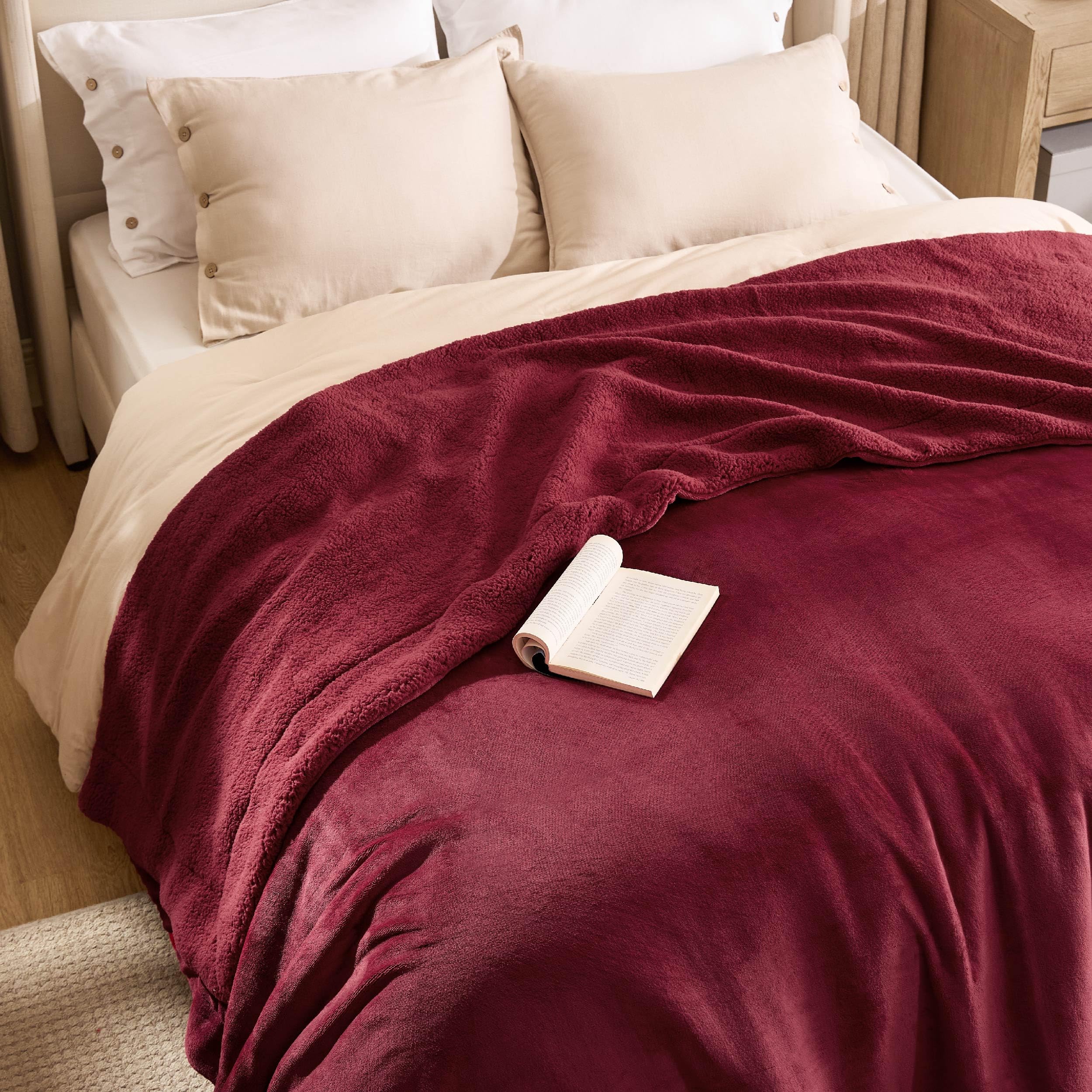 Bedsure Manta Sofá Polar Invierno - Sherpa, Rojo Oscuro, 230x270 cm | Mantas para Cama, Mantas Grande Suave y Cálida para Sofá, Manta Borrego Polar Reversible de Franela y Borreguito, Acogedor