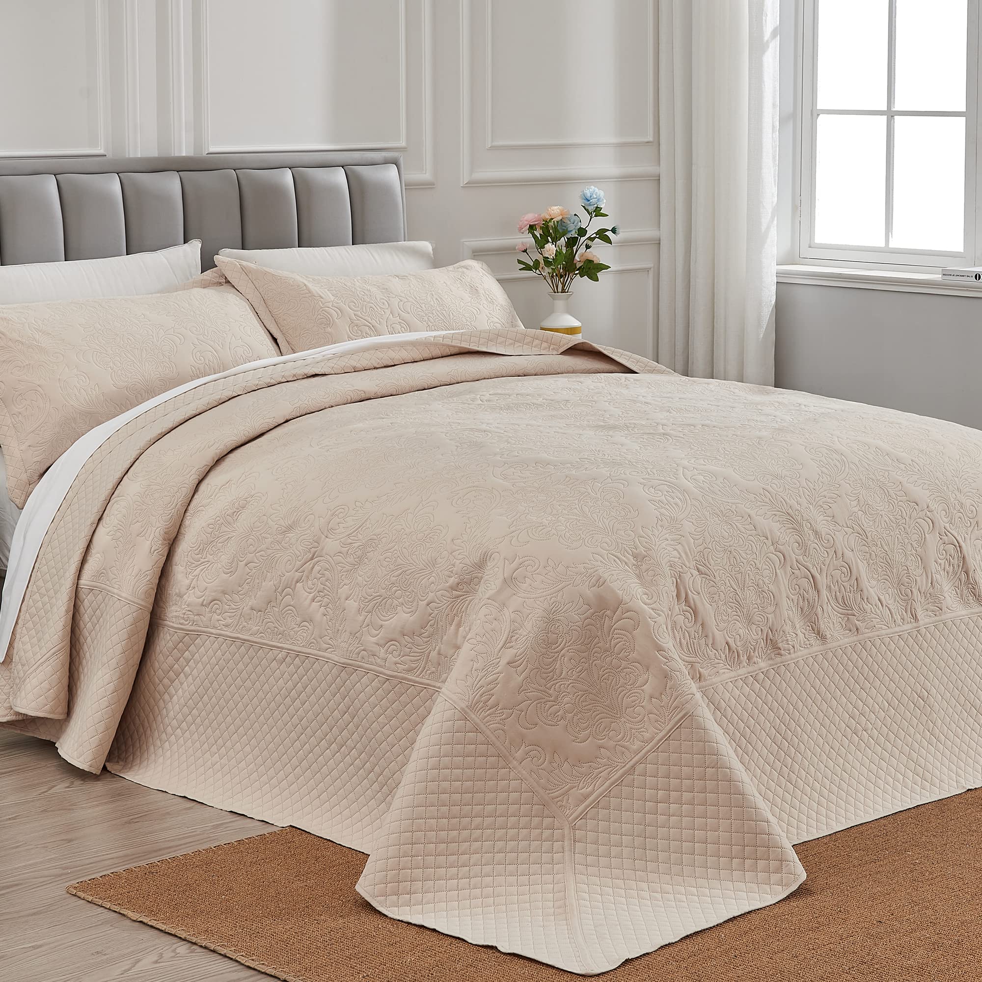 ENJOHOS Oversized King Quilt Set California King Bedspread 120x118, Extra Lagre King Size Quilts for Bed, Lightweight Reversible Microfiber 3Pieces Cal King Beige Quilt