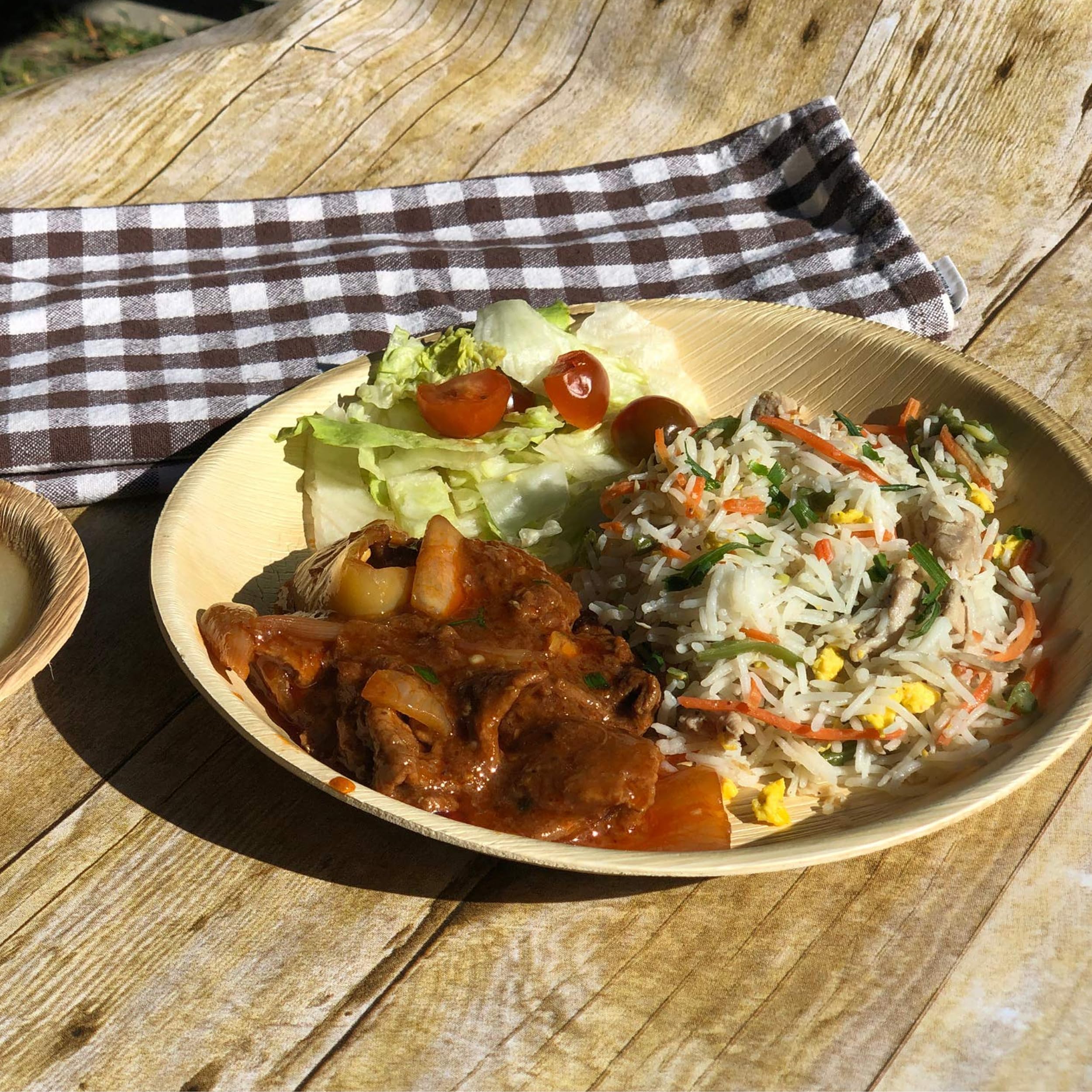 Raj Platos de Hoja de Palma 25 piezas 25 cm redondos | Desechables, resistentes y compostables - Vajilla decorativa para bodas, cumpleaños, camping, BBQ y picnic