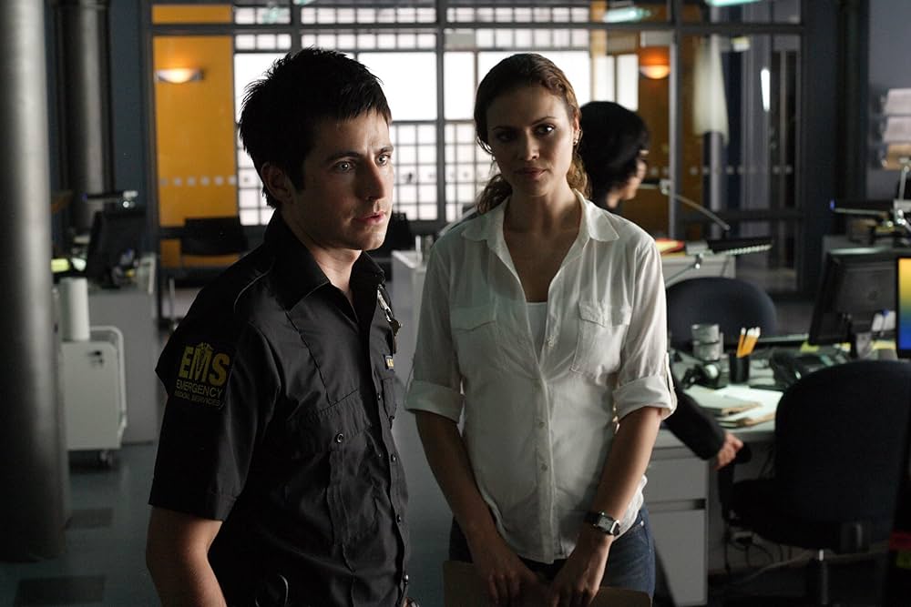 リスナー　心を読む青い瞳 [DVD] 全13話6枚組 クレイグ・オレジニク (出演), エニス・エスマー (出演) 81-QcZ-VmeL._UF1000,1000_QL80_.jpg