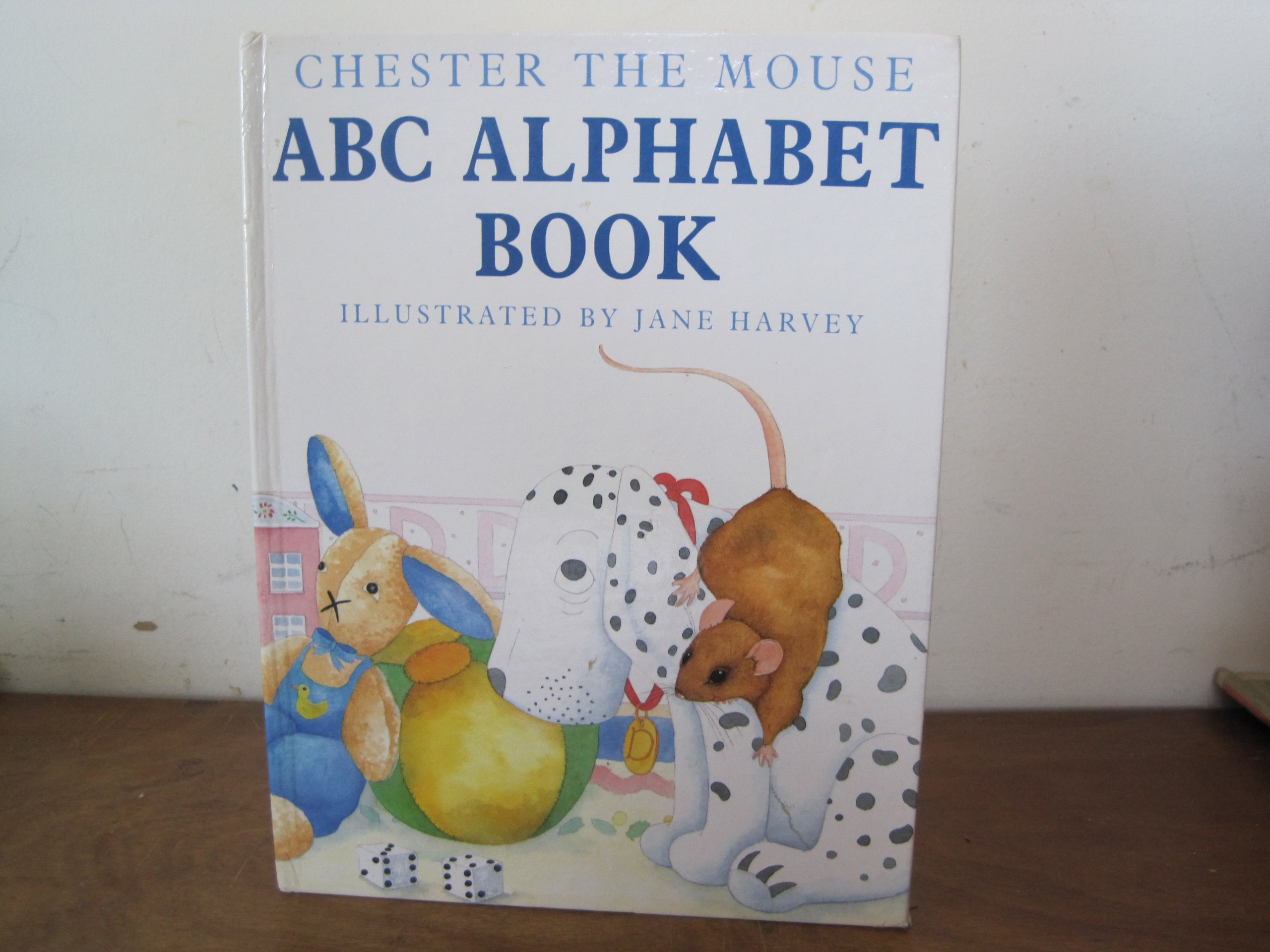 Chester the mouse ABC alphabet book Hardcover – 1 Jan. 1989
