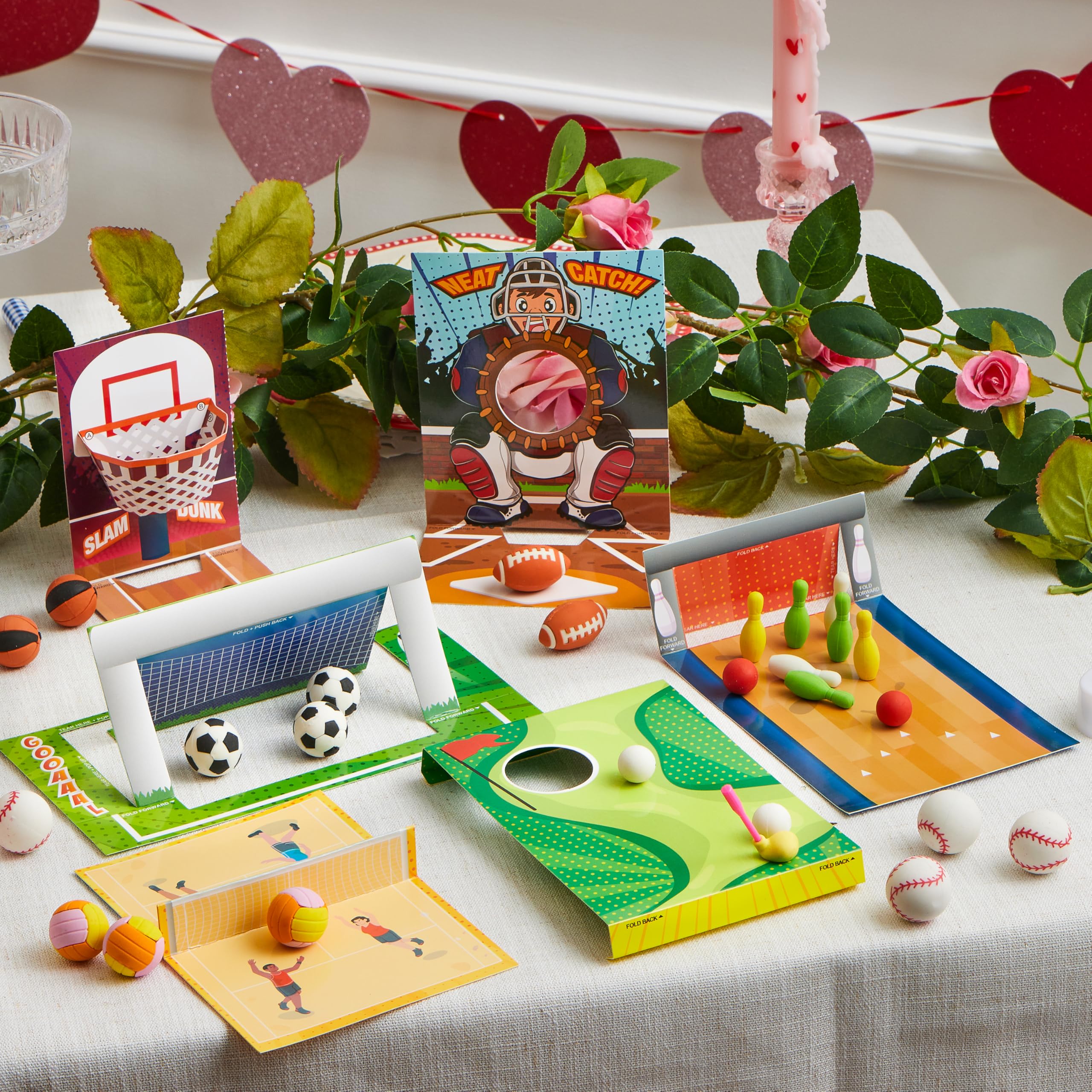 JOYIN 28 tarjetas de juego deportivo para el día de San Valentín con 7 gomas de borrar de pelota deportiva para niños, mini borrador de fútbol, baloncesto, fútbol con tarjetas para regalo de San