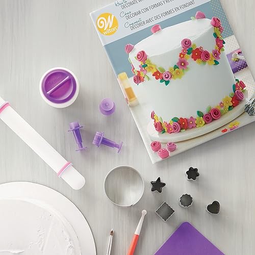 Miniatura 4 de Wilton Cómo decorar con formas de fondant y recortes, kit de decoración de pasteles de 14 piezas con 3 recortes de fondant, juego de moldeo de