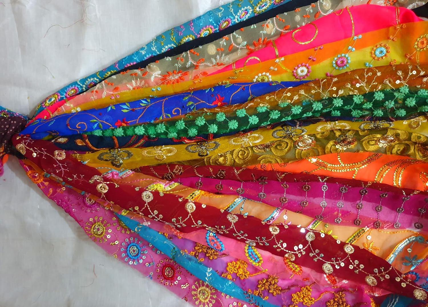 Sari Silk Ribbon Yarn Strips Georgette Fabric Remnant Embroidered Tassels Ribbons Yarn Yards Journal Scrapbook Home Decor India Journal DS234 (21 Yards)