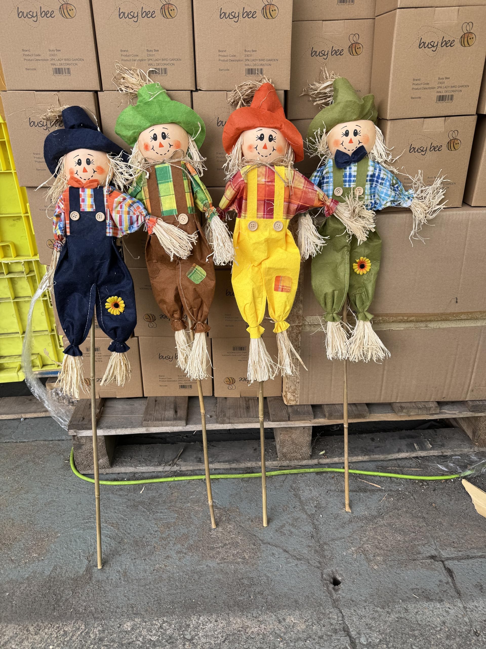 busybee 4 NEW 32" LARGE SCARECROW GARDEN DECORATION WITH HANG TAG