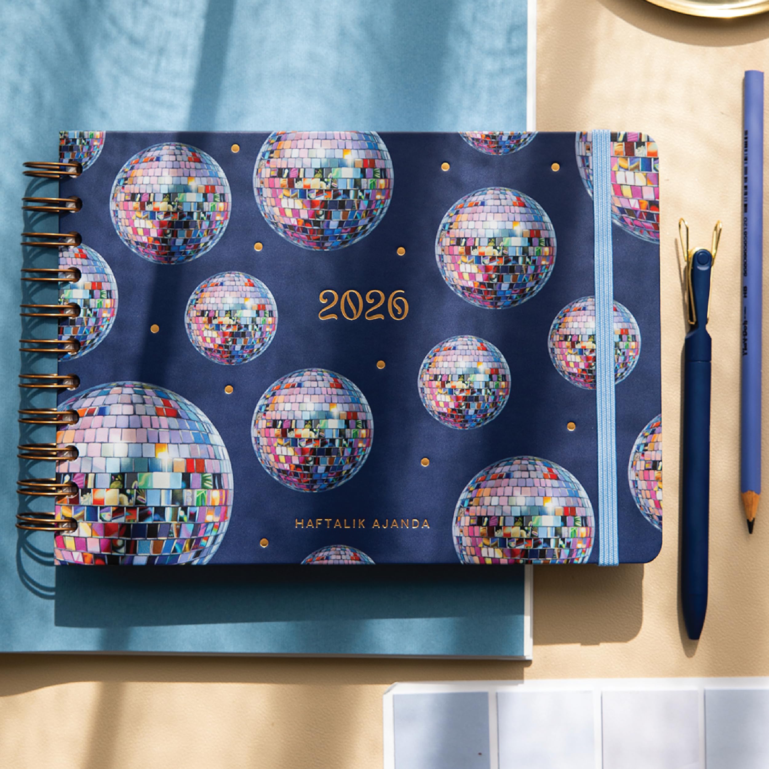 2026 Dikey Haftalık Ajanda – Yatay A5 Formda Spiralli Sert Kapak Haftalık Ajanda 21x15 cm Disco