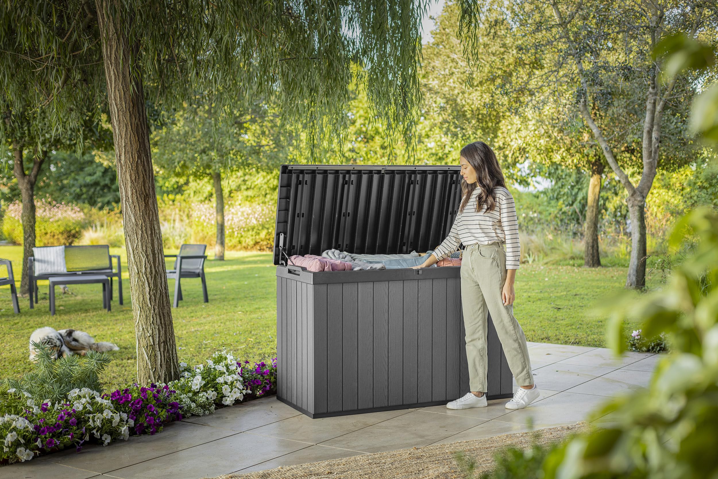 Koll Living Boîte de rangement/coffre à coussins 662 l l 100 % étanche l avec ventilation donc pas d'odeur désagréable / moisissure - Aspect bois moderne - Couvercle pouvant supporter jusqu'à 300 kg