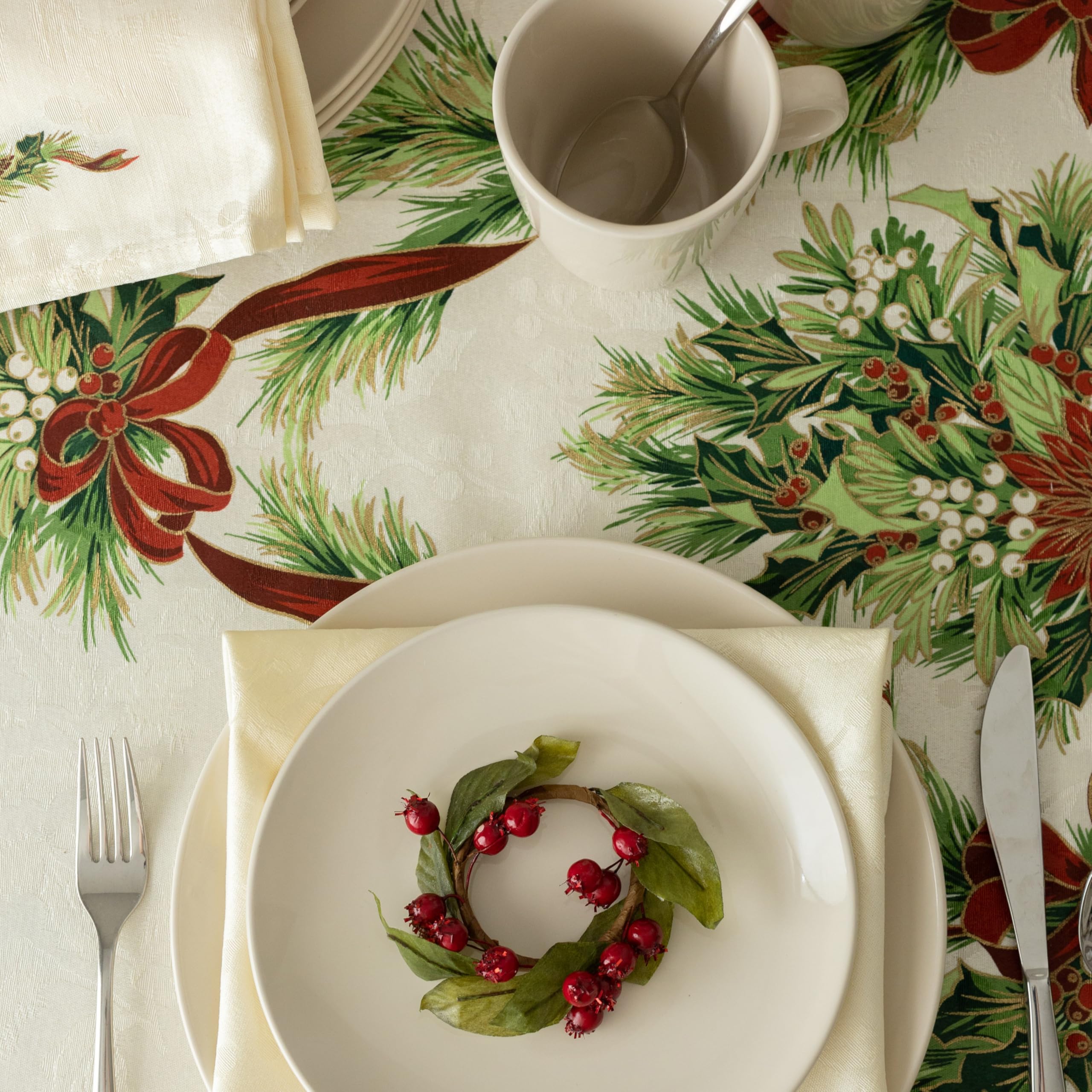 Benson Mills Nappe de Noël en Tissu imprimé d'ingénierie avec Rubans de Noël (177,8 cm, Ronde, Blanc Cassé).