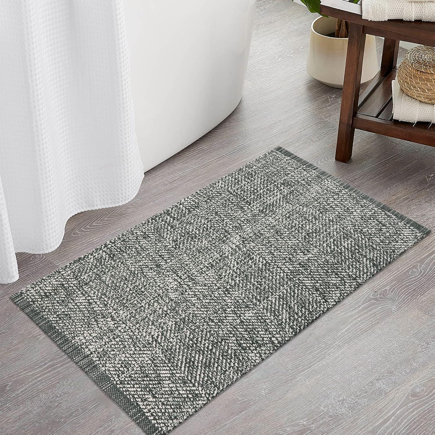 LEEVAN Washable Bathroom Rug, 2' x 3' Woven Entryway Rug