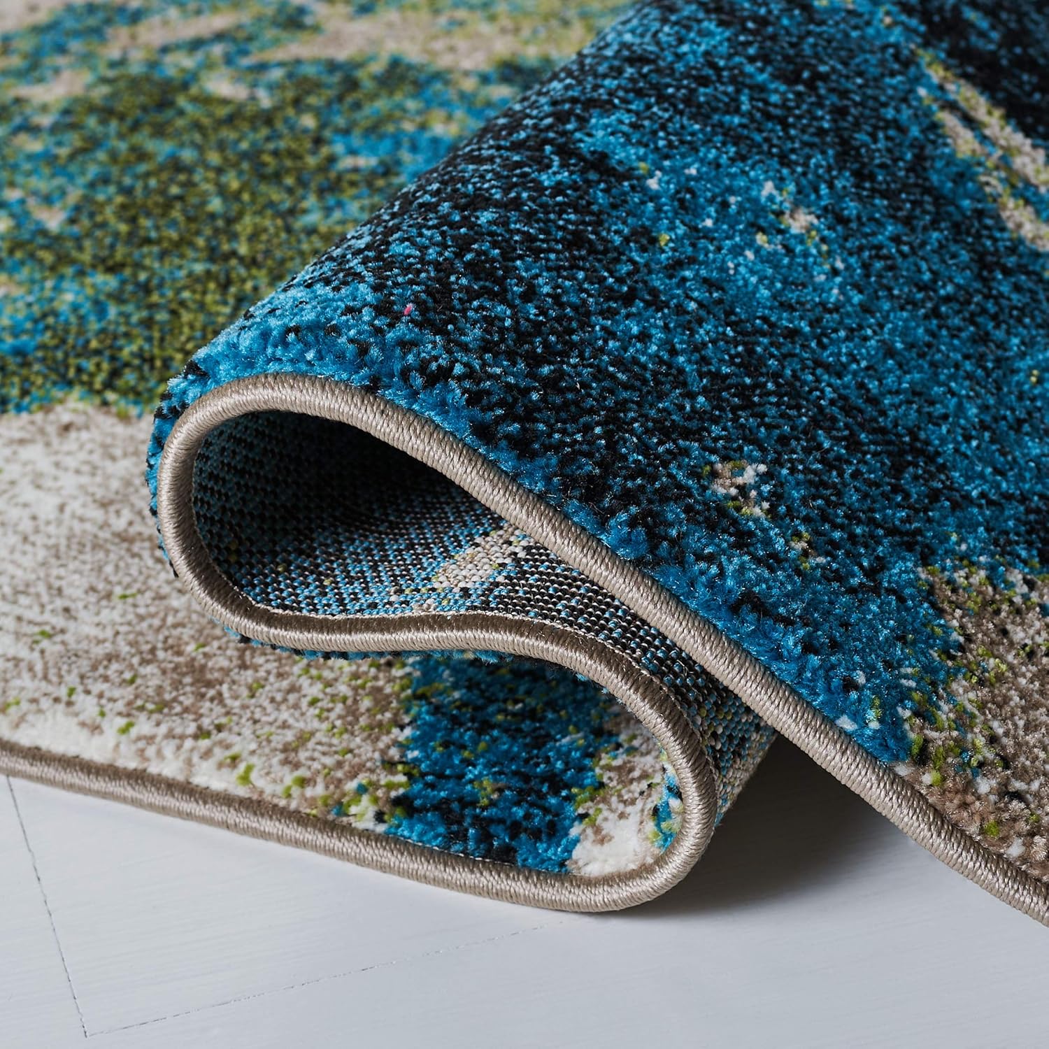 SAFAVIEH Glacier Collection Area Rug - 6'7" Round, Navy & Green, Modern Abstract Design, Non-Shedding & Easy Care, Ideal for High Traffic Areas in Living Room, Bedroom (GLA123M)