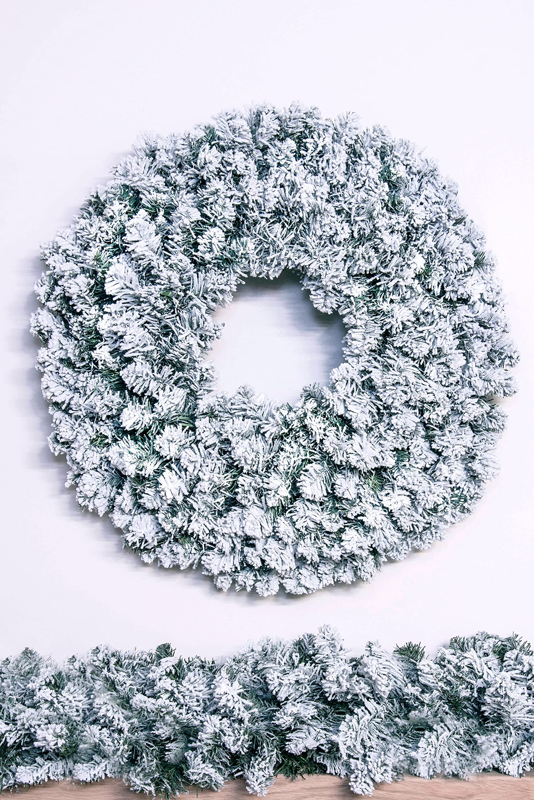 Christmas Tree World Green With White Snow Effect Flocked Extra Wide Arbor Vitae Wreath 120Cm |