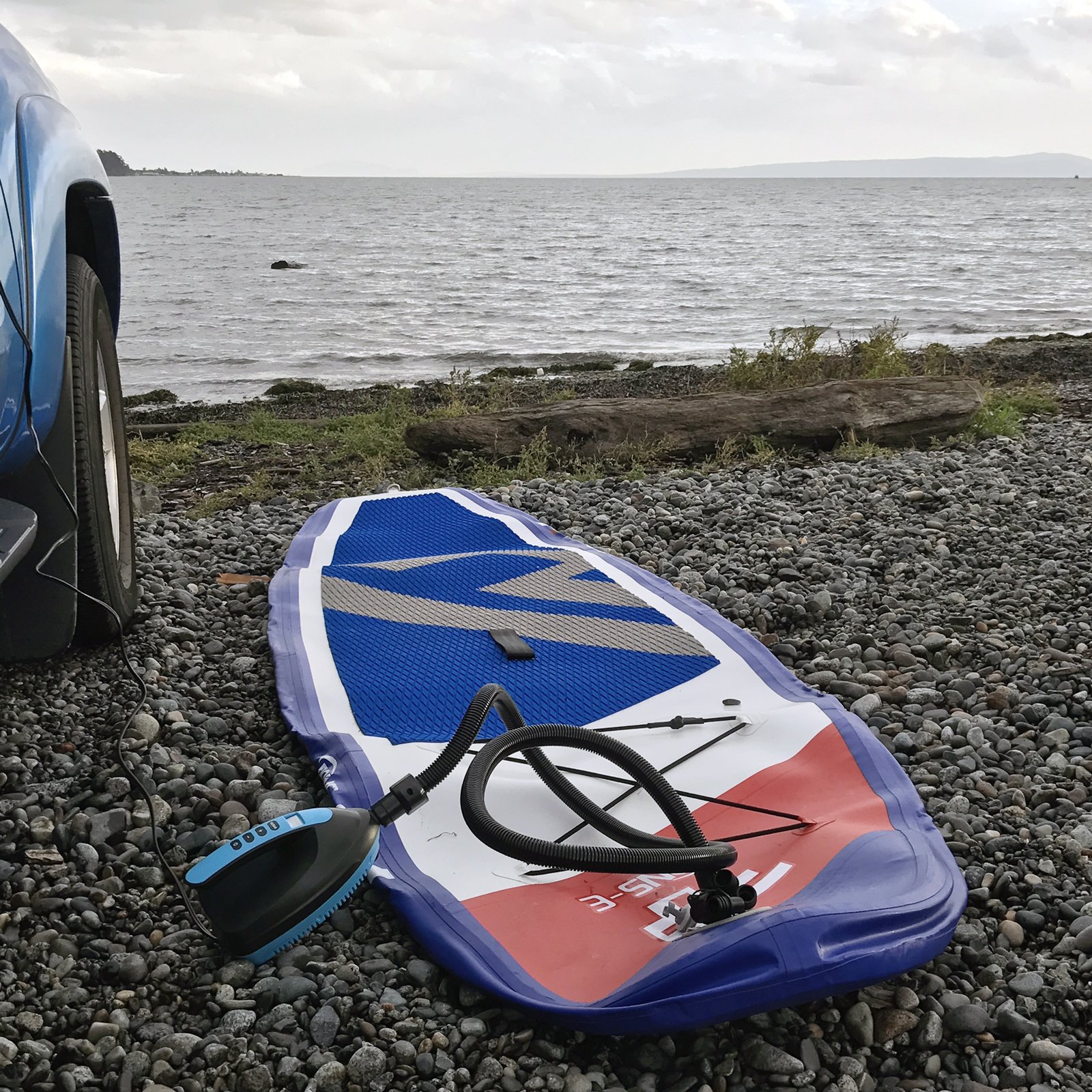 Seamax Marine SUP20D - Pompa ad aria elettrica per tavola gonfiabile, max 20 PSI, accessori aggiuntivi inclusi, sensore di temperatura integrato e misuratore di tensione, supporto per gonfiaggio e