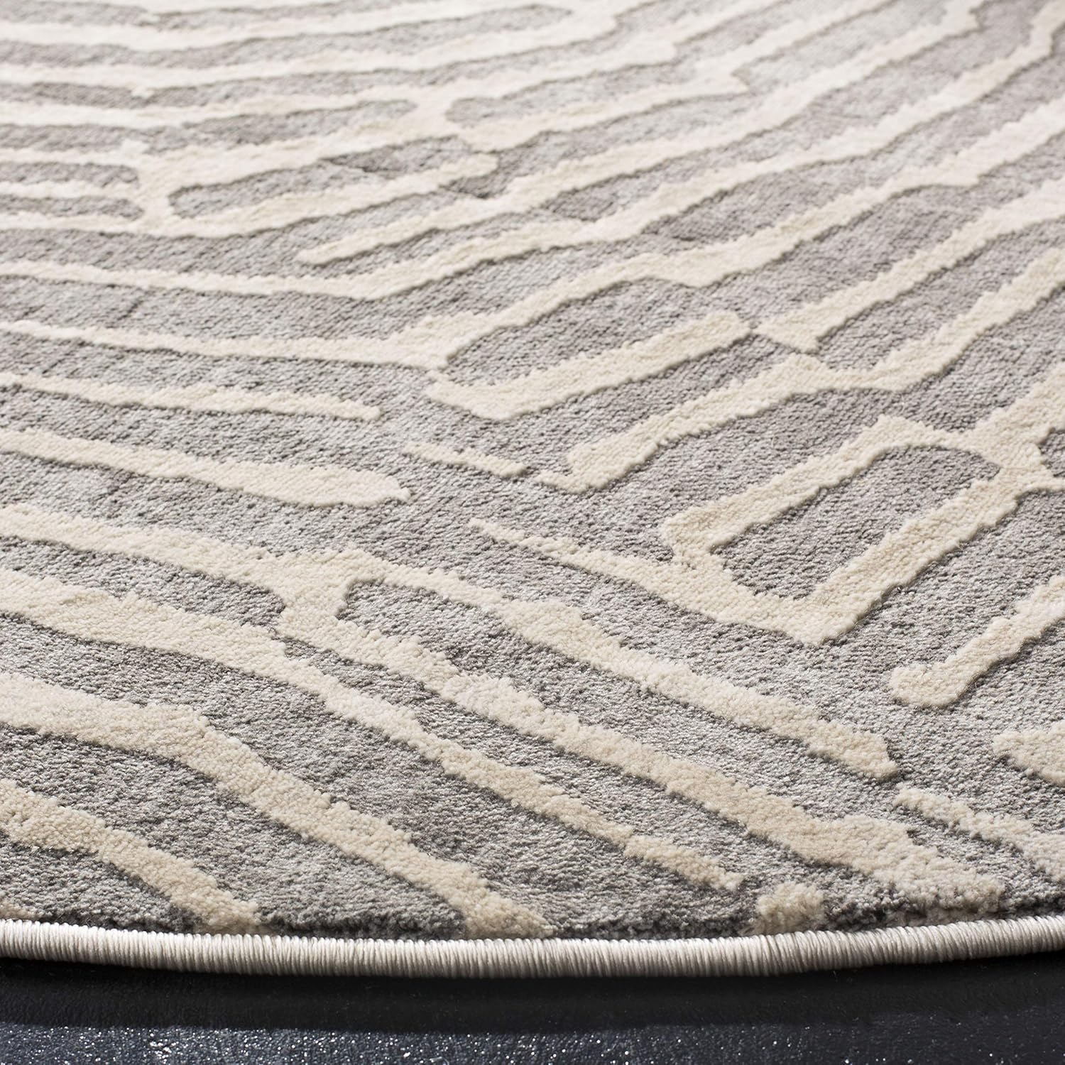 SAFAVIEH Meadow Collection Area Rug - 5' Round, Taupe, Modern Abstract Design, Non-Shedding & Easy Care, Ideal for High Traffic Areas in Living Room, Bedroom (MDW343E)