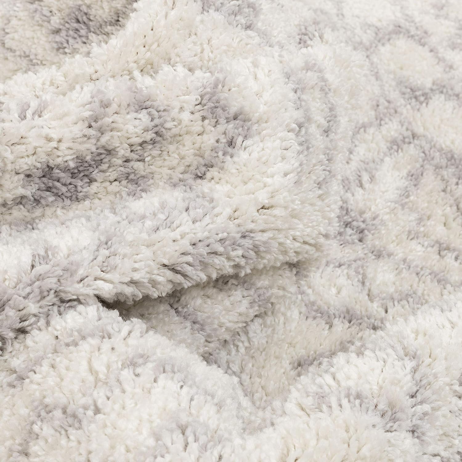 Well Woven Miranda Grey Moroccan Shag Diamond Medallion Pattern (7'10" x 9'10") Area Rug