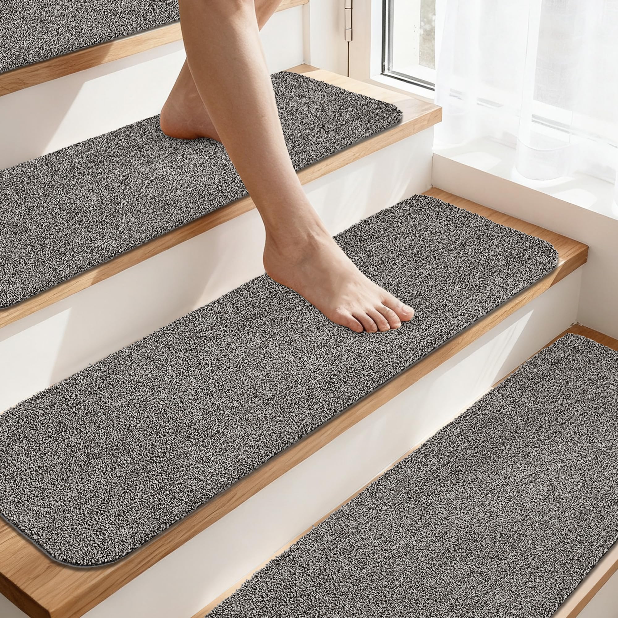 Alfombra antideslizante para escalones de madera gris con aislamiento acústico poliéster