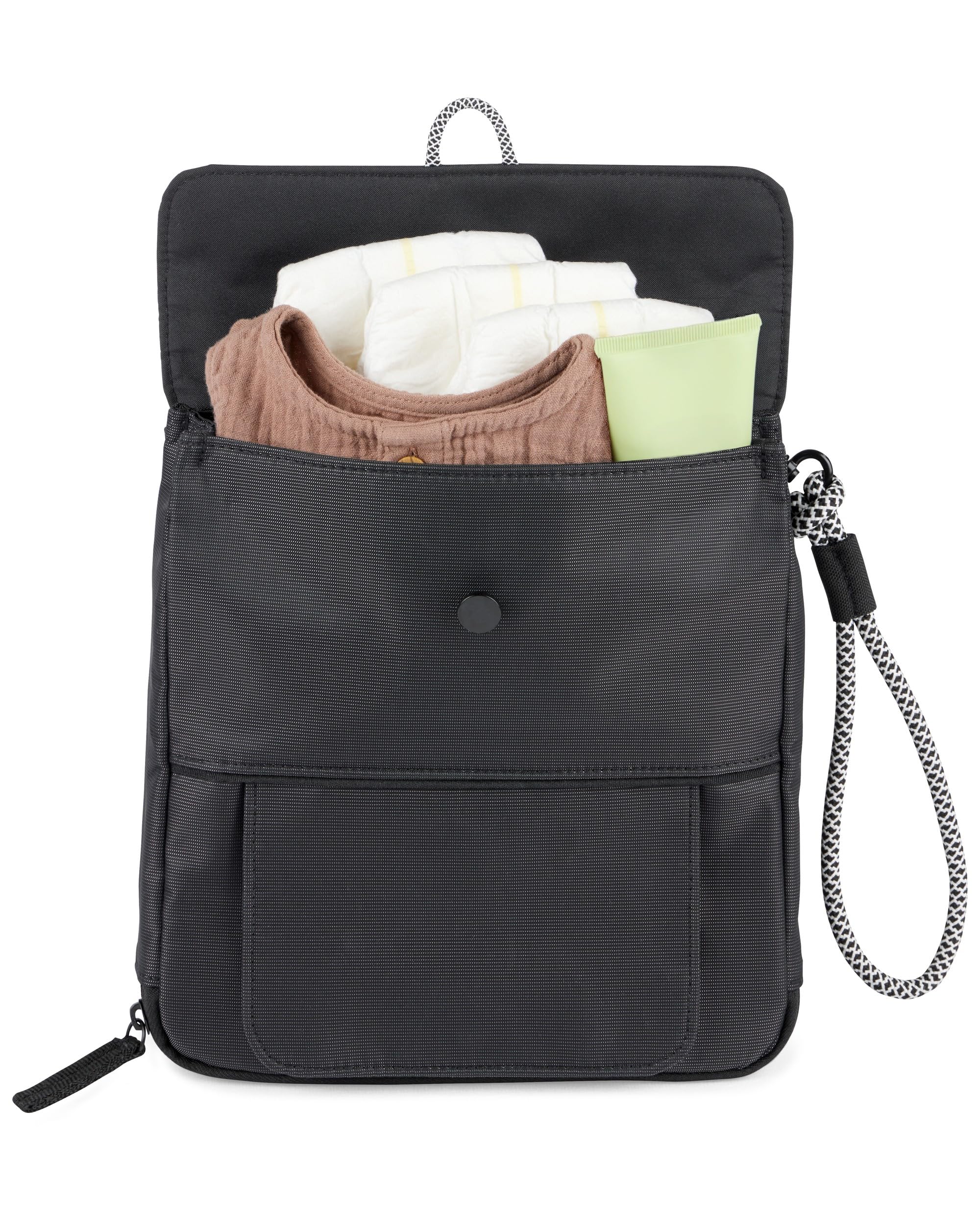 Skip Hop Cambiador de viaje para bebé con superficie fácil de limpiar, bolsillo para toallitas, almacenamiento de pañales, dispensador de bolsas desechables y bolsillo magnético para toallitas