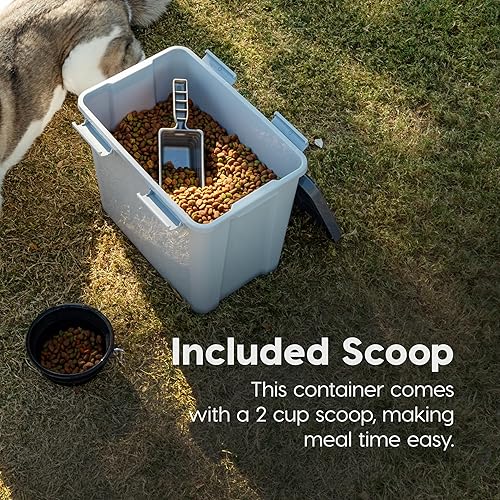 Miniatura 6 de IRIS USA Contenedor apilable de almacenamiento de alimentos para perros con cuchara de 2 tazas, 4 cierres seguros, se adapta a hasta 30 libras