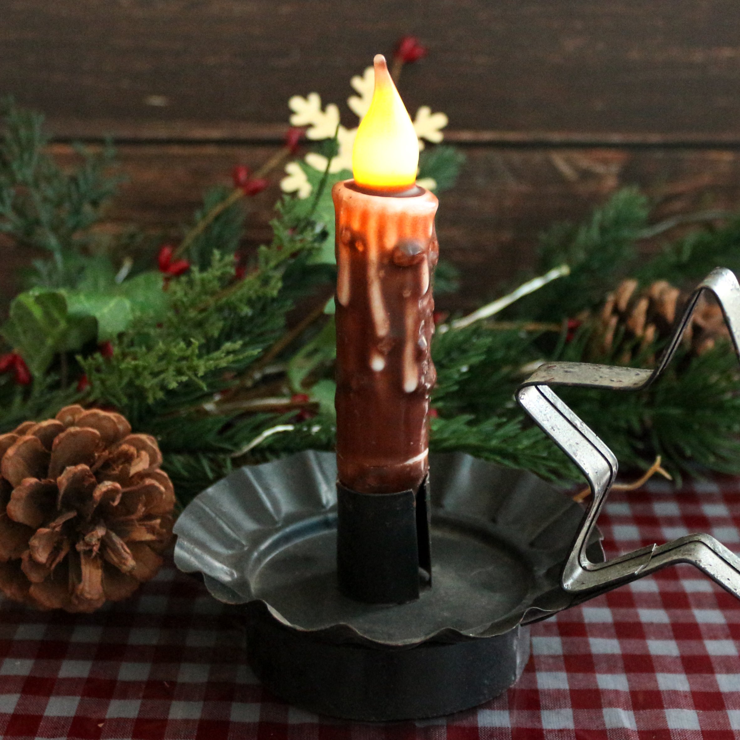 CVHOMEDECO. Velas cónicas con temporizador LED de cera real sumergidas a mano con pilas, rústicas primitivas sin llama, decoración de 4.75 pulgadas, café, 6 unidades en un paquete