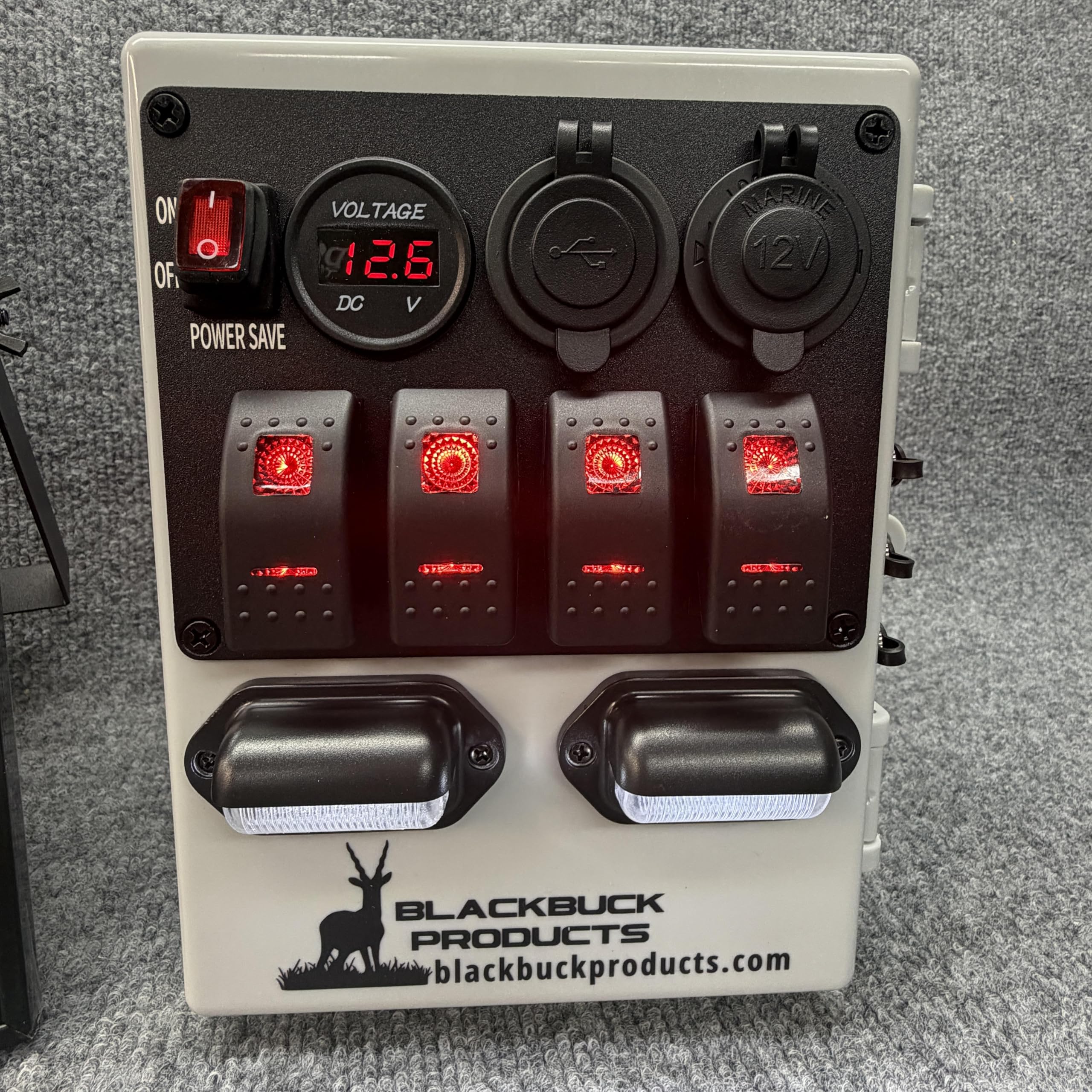 Deer Stand Power Bank z panelem słonecznym, przenośna skrzynka na baterie 12 V, odporna na warunki atmosferyczne obudowa ABS, system ładowania z wieloma portami, światła LED, ochrona bezpiecznika 10 A