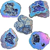 Vista 4 de TUMBEELLUWA Decoración de piedra de geoda de cristal con revestimiento de titanio irregular, espécimen de racimo de roca de arco iris natural