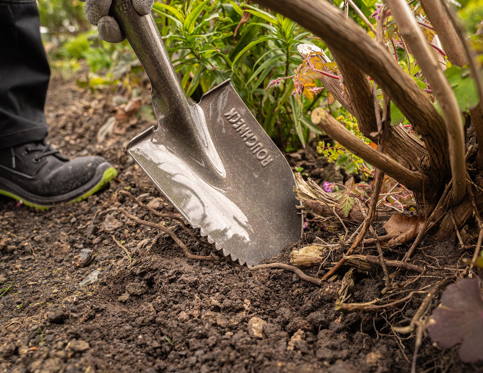 Pelle Micro à Lame tranchante Roughneck Gorilla 690 mm (27") – Lame Ronde Robuste pour Couper, Creuser et Ouvrir Les big Bags dans Les espaces restreints
