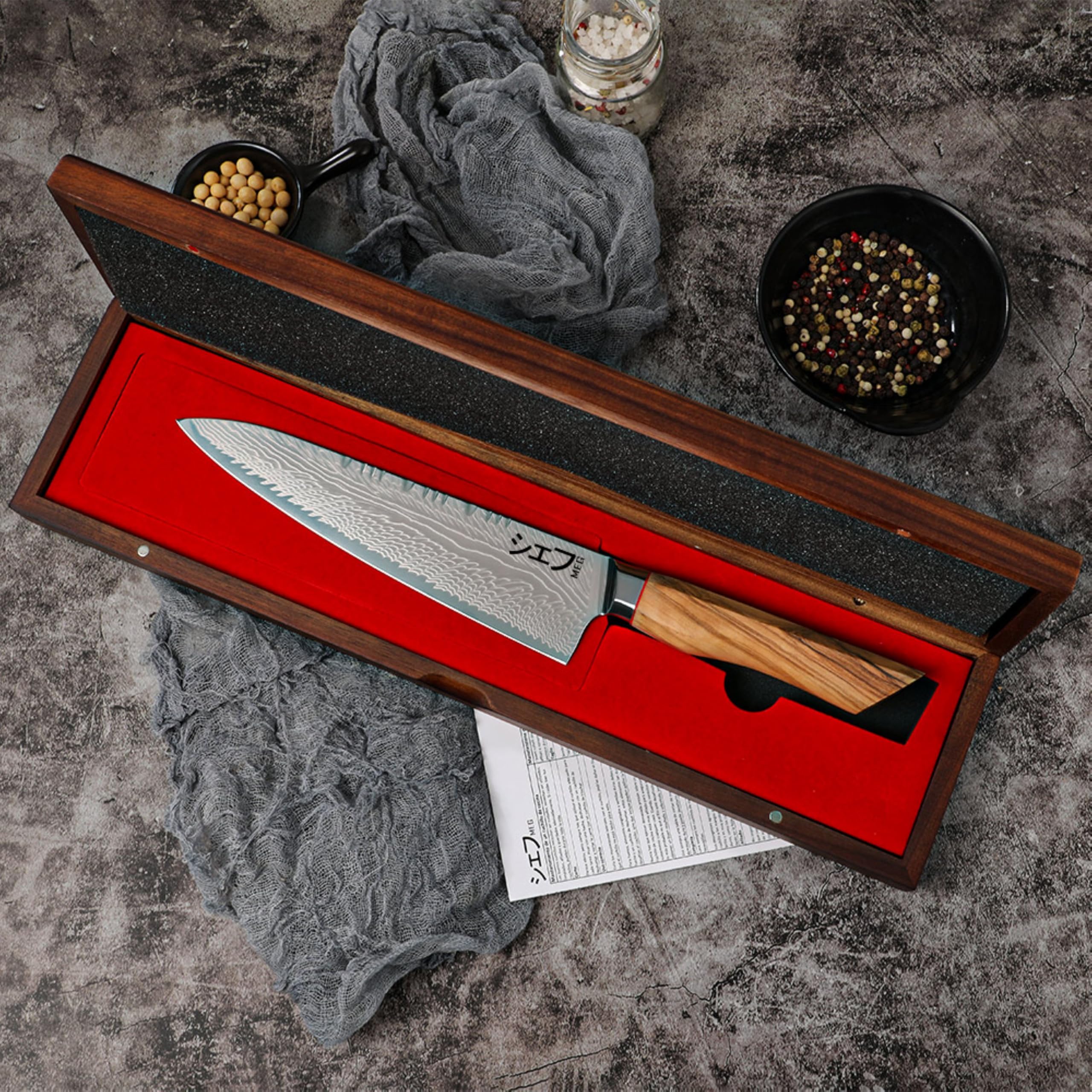 MEG Cuchillo Chef Gyuto Japones, Damasco de 73 capas con patrón pluma – Acero Alto Carbono, Filo en V Profesional, Mango de madera de olivo y Caja de Madera de Acacia – Cuchillo de Cocina Premium