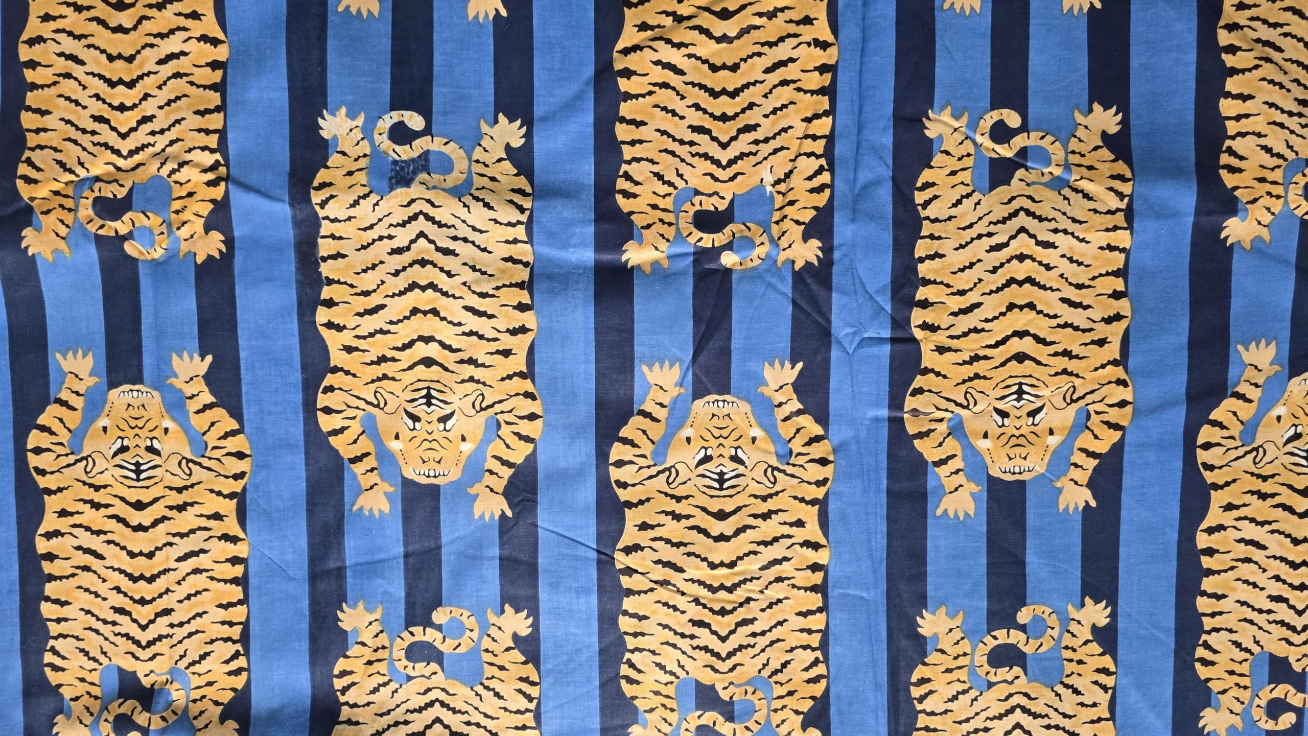 Aashita Creations tkanina bawełniana z nadrukiem tygrysa, dekoracyjny materiał ze wzorem zwierzęcym, od The Yard Fabric (niebieski z granatowymi paskami, 10 metrów)