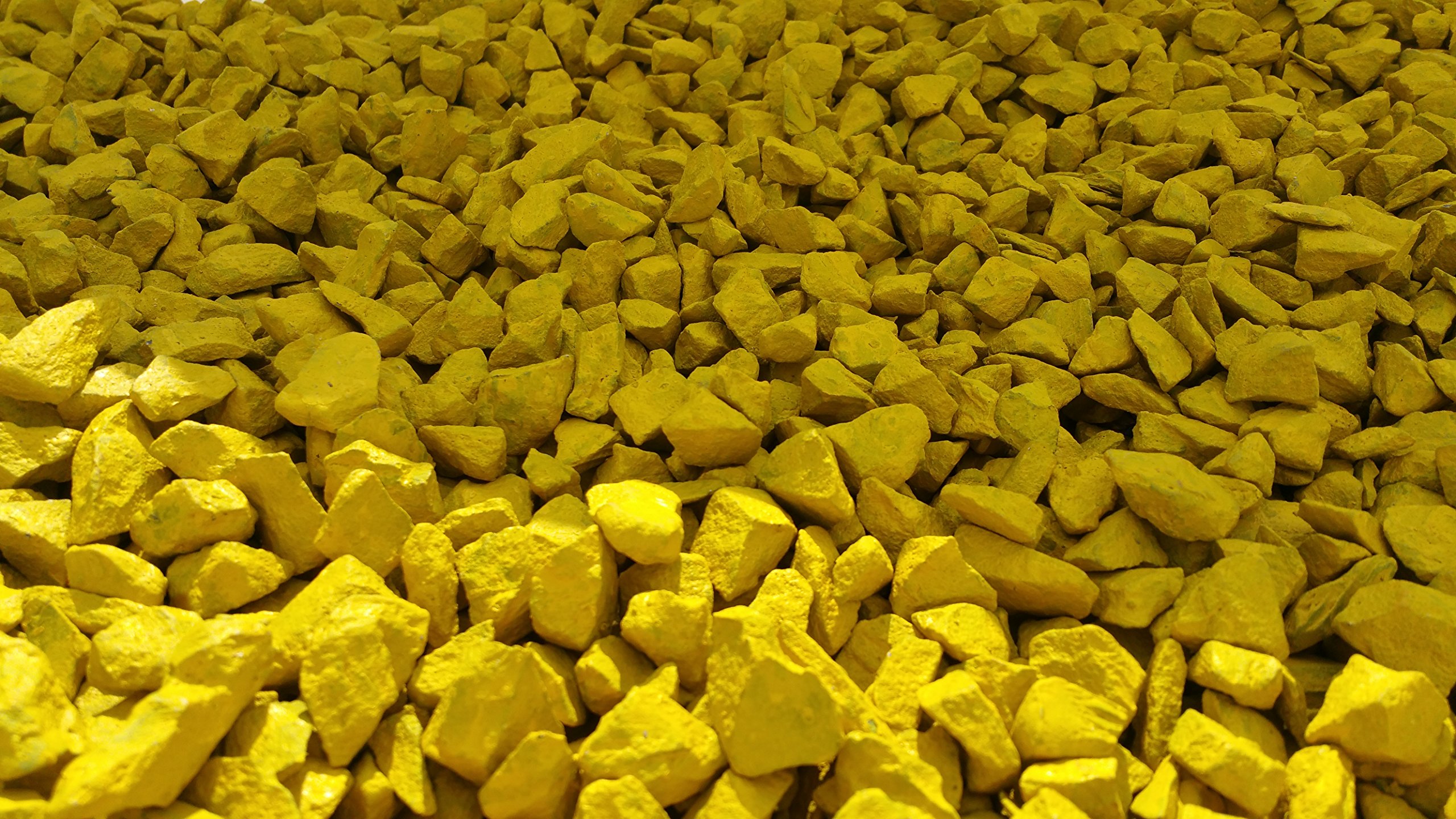 Pierres décoratives de jardin jaune doux résistantes aux UV et gel 20mm